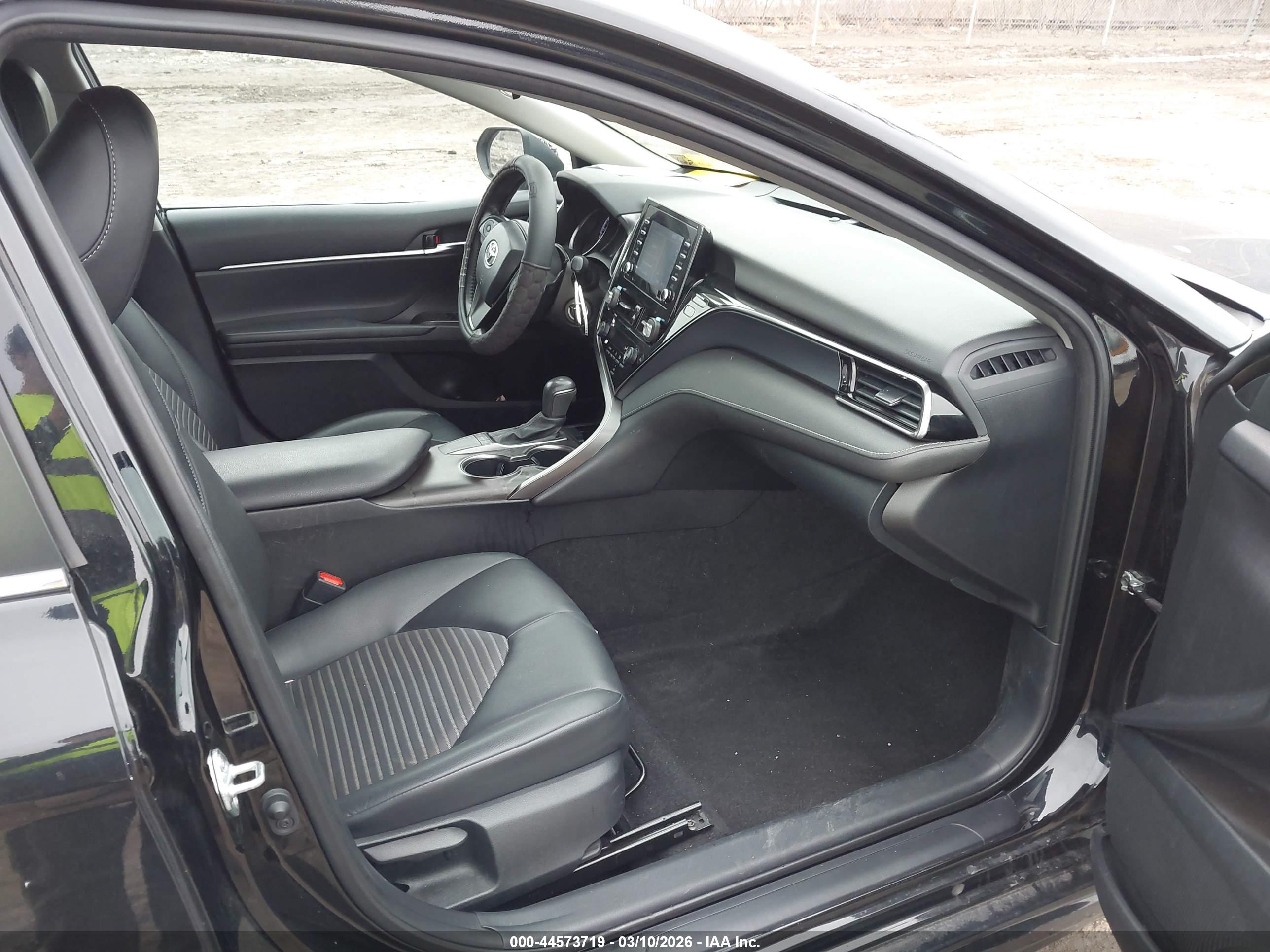 TOYOTA CAMRY image 5