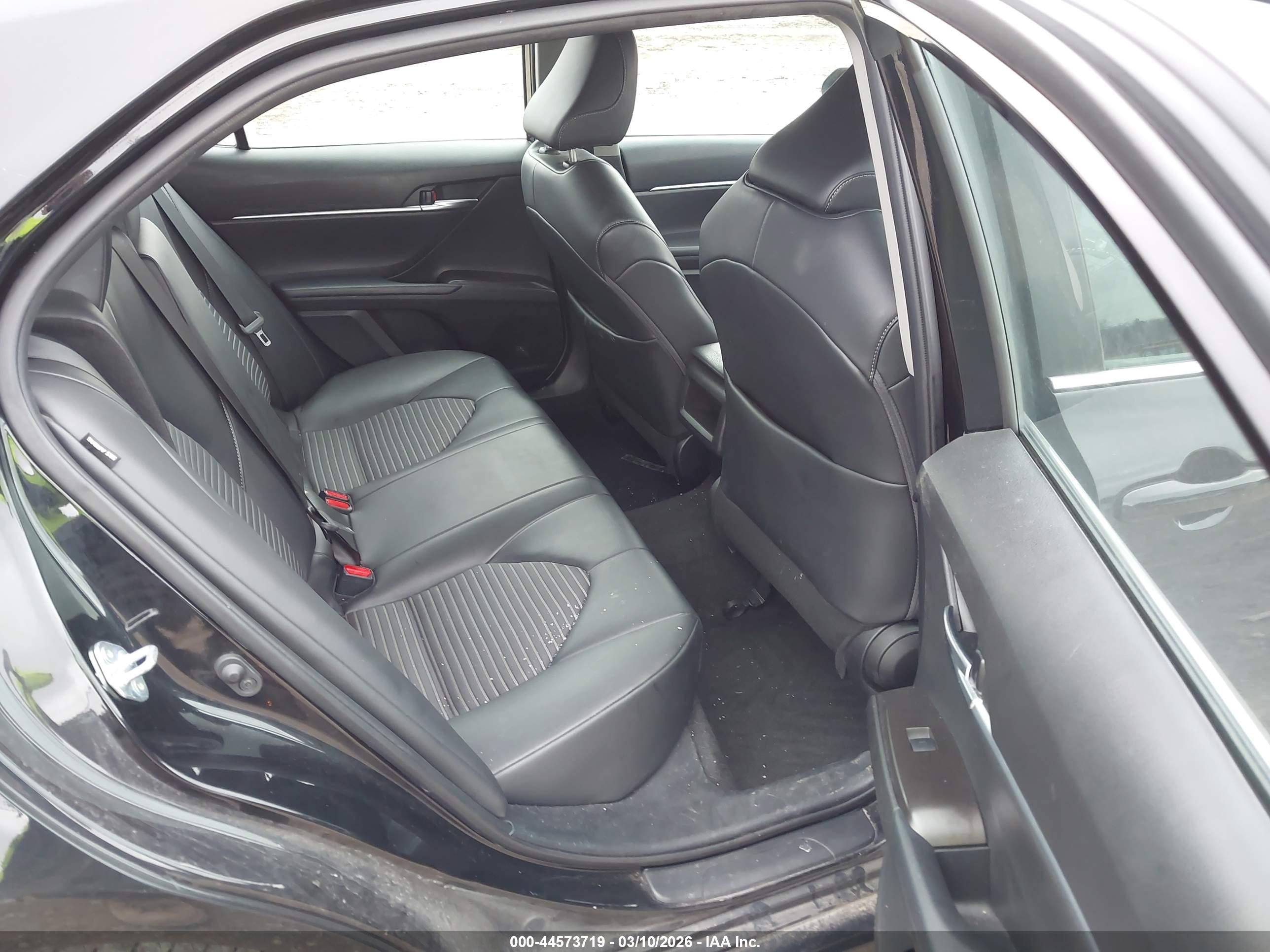 TOYOTA CAMRY image 8