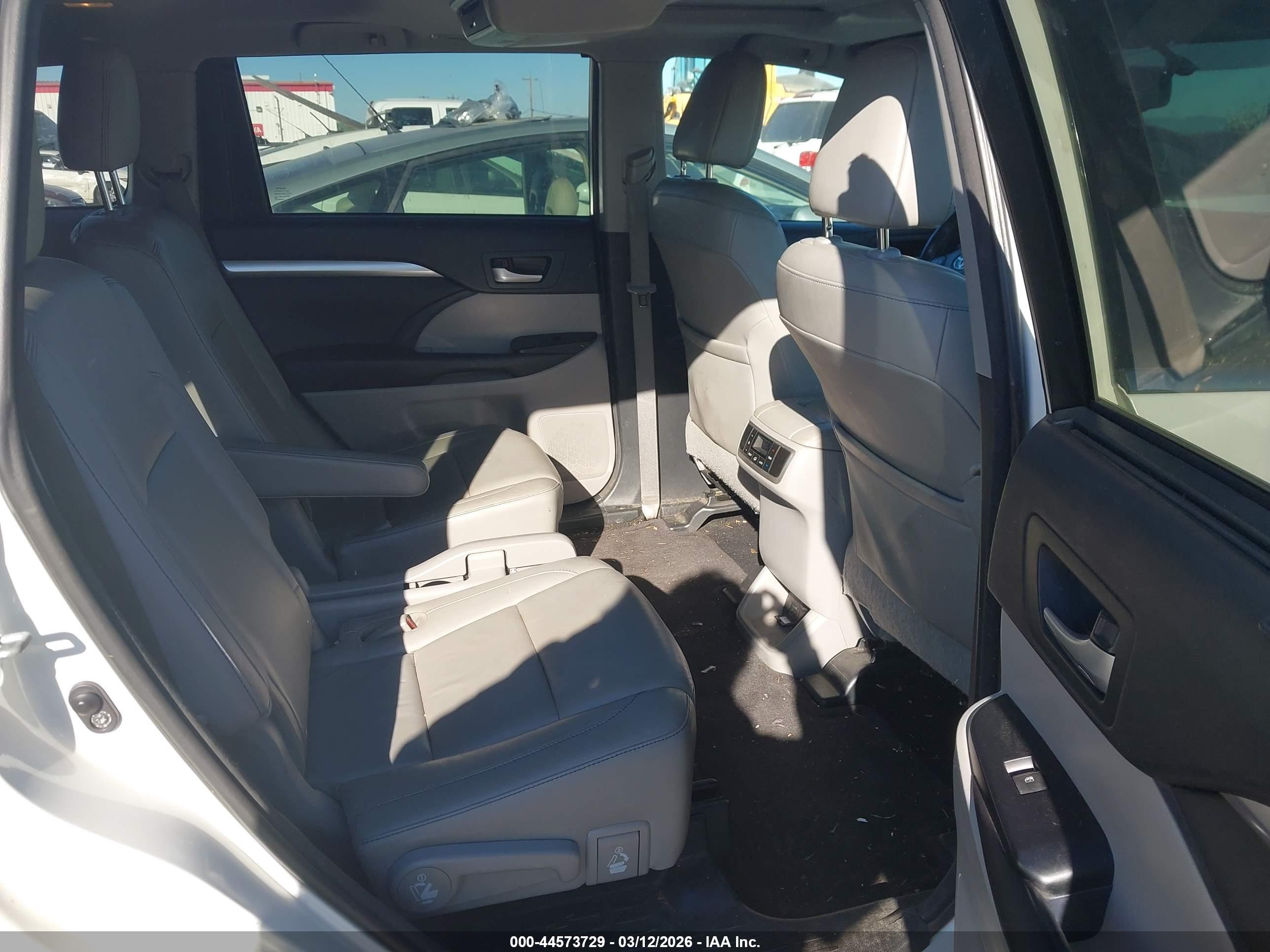 TOYOTA HIGHLANDER image 8