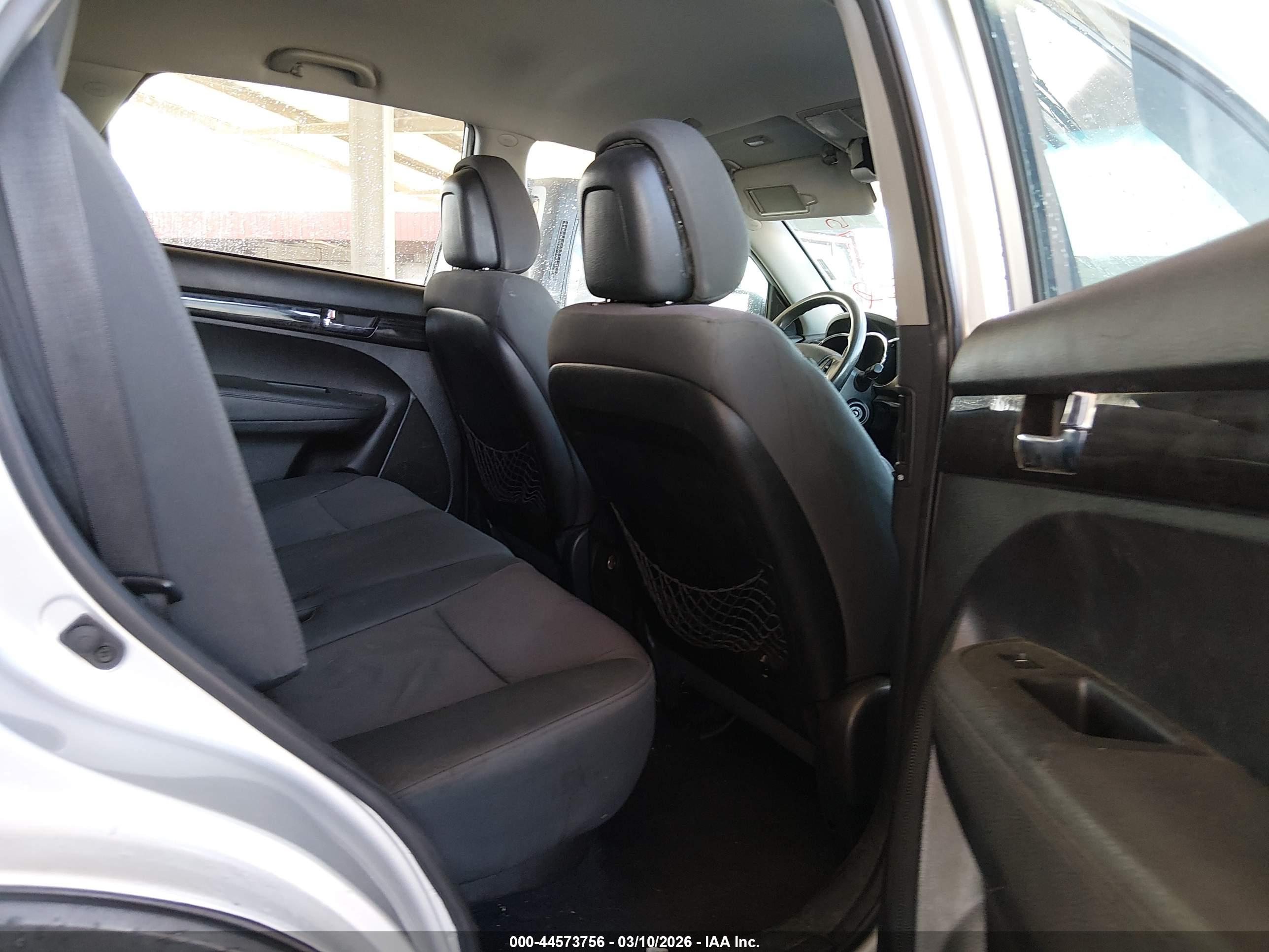 KIA SORENTO image 8