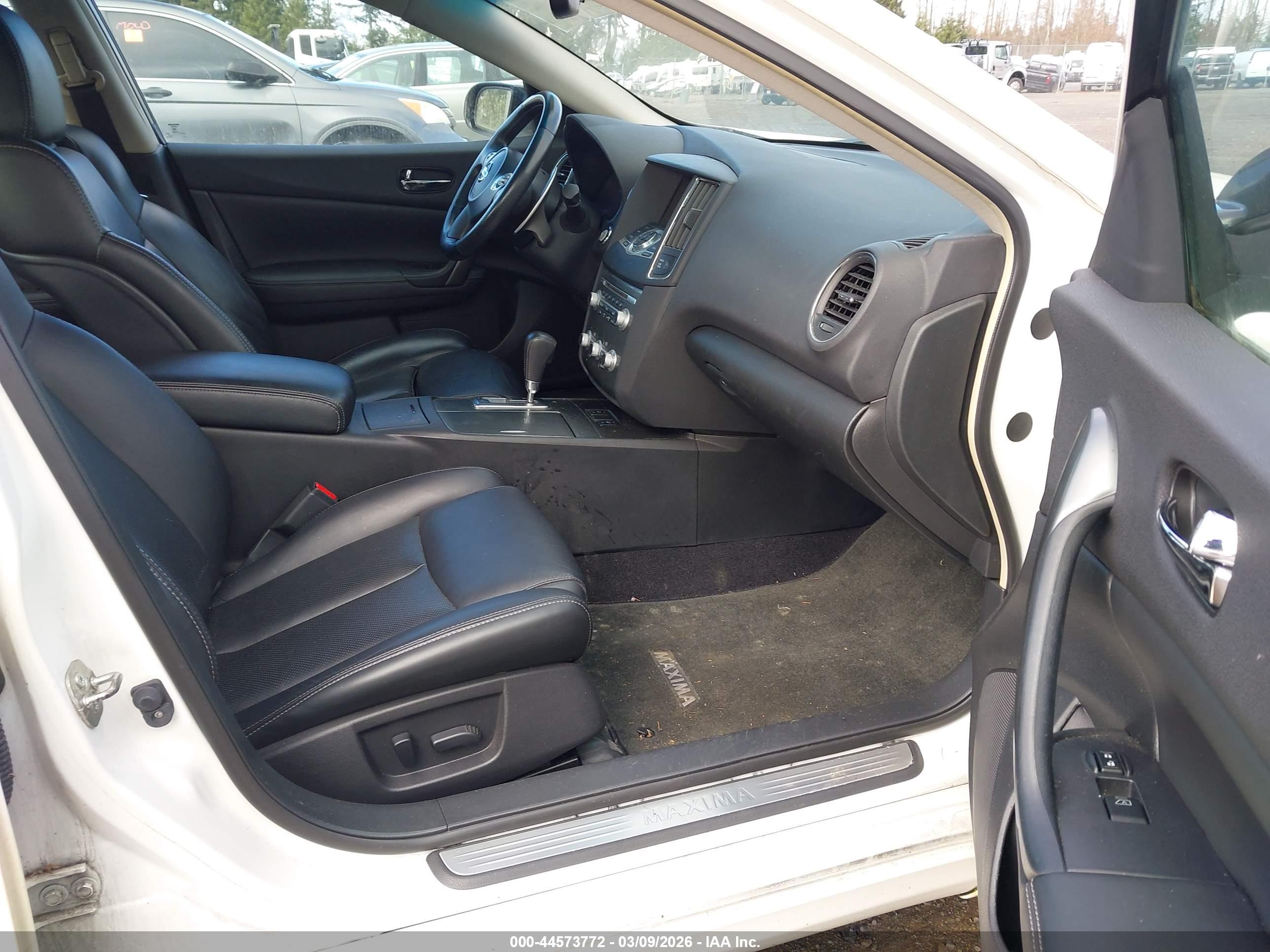 NISSAN MAXIMA image 5