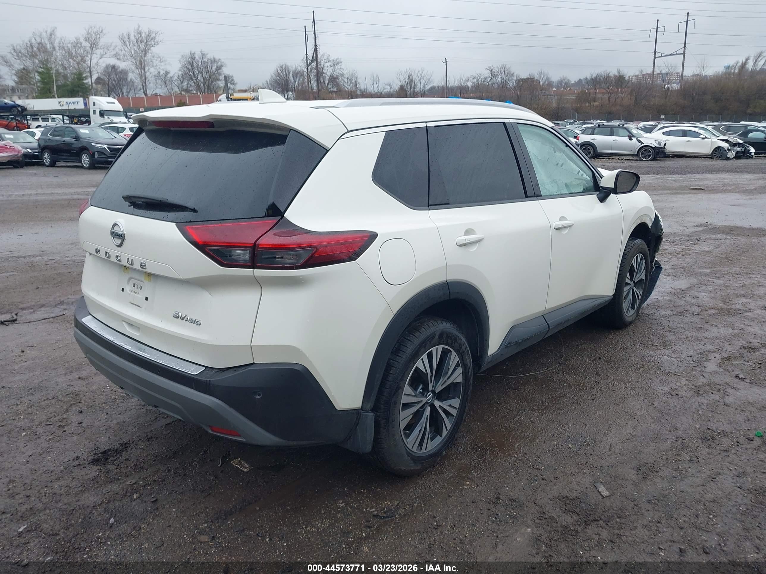 NISSAN ROGUE image 4