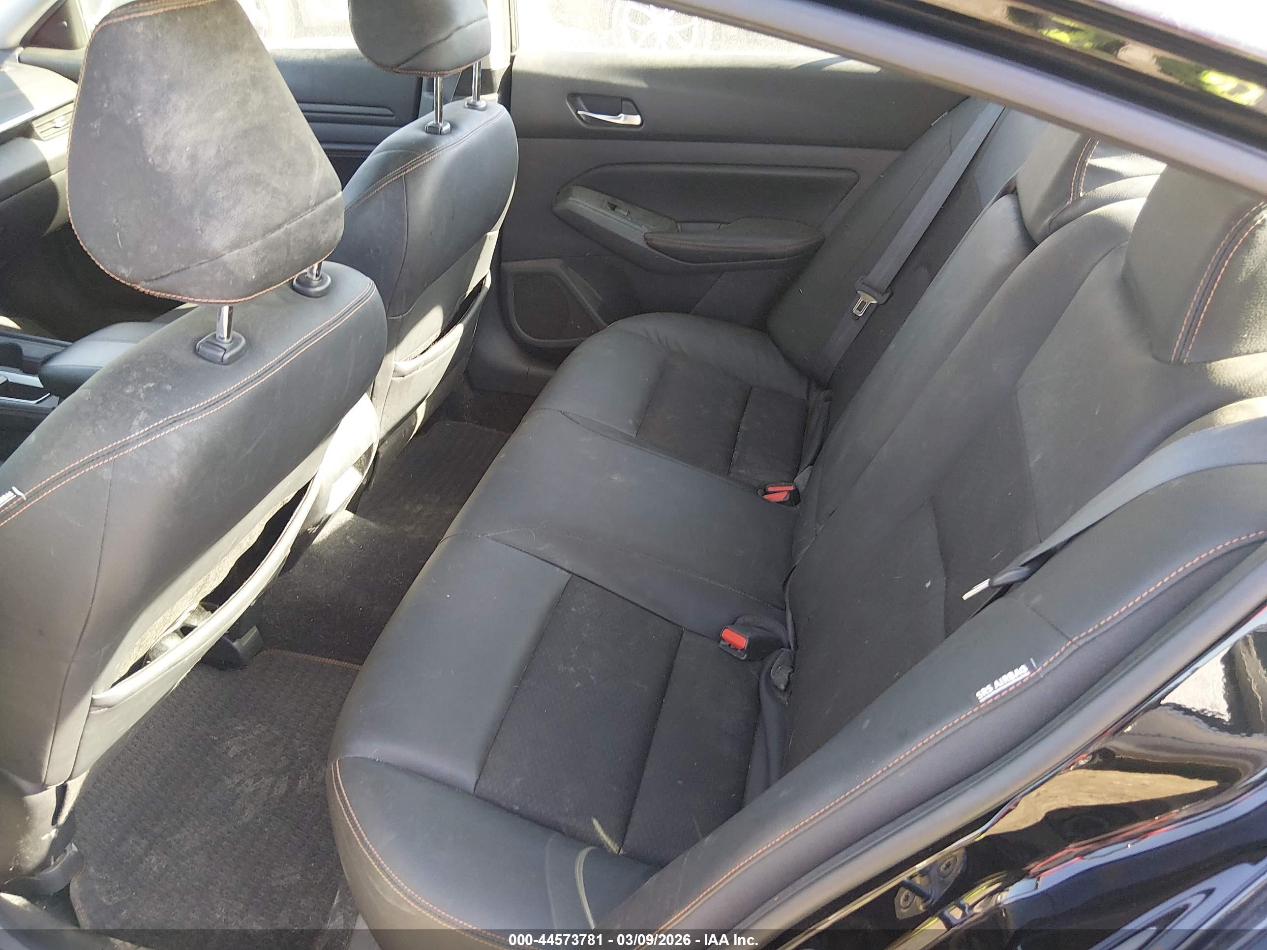 NISSAN ALTIMA image 8