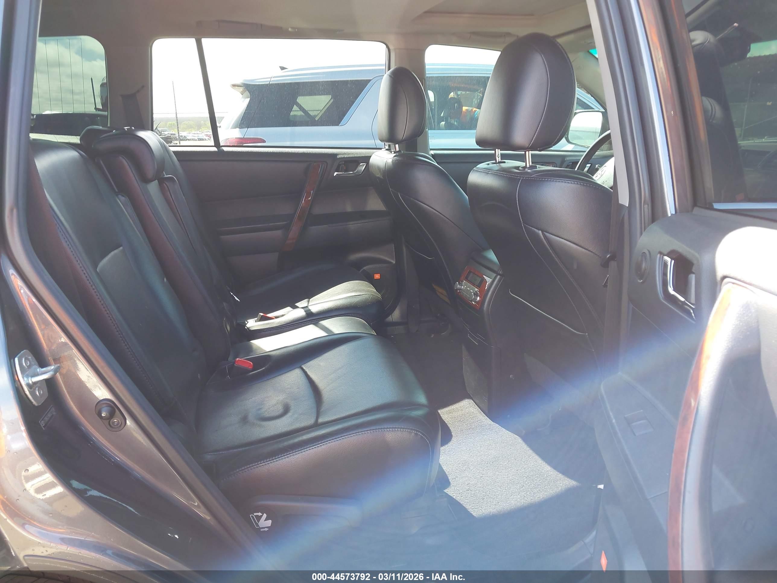 TOYOTA HIGHLANDER image 8