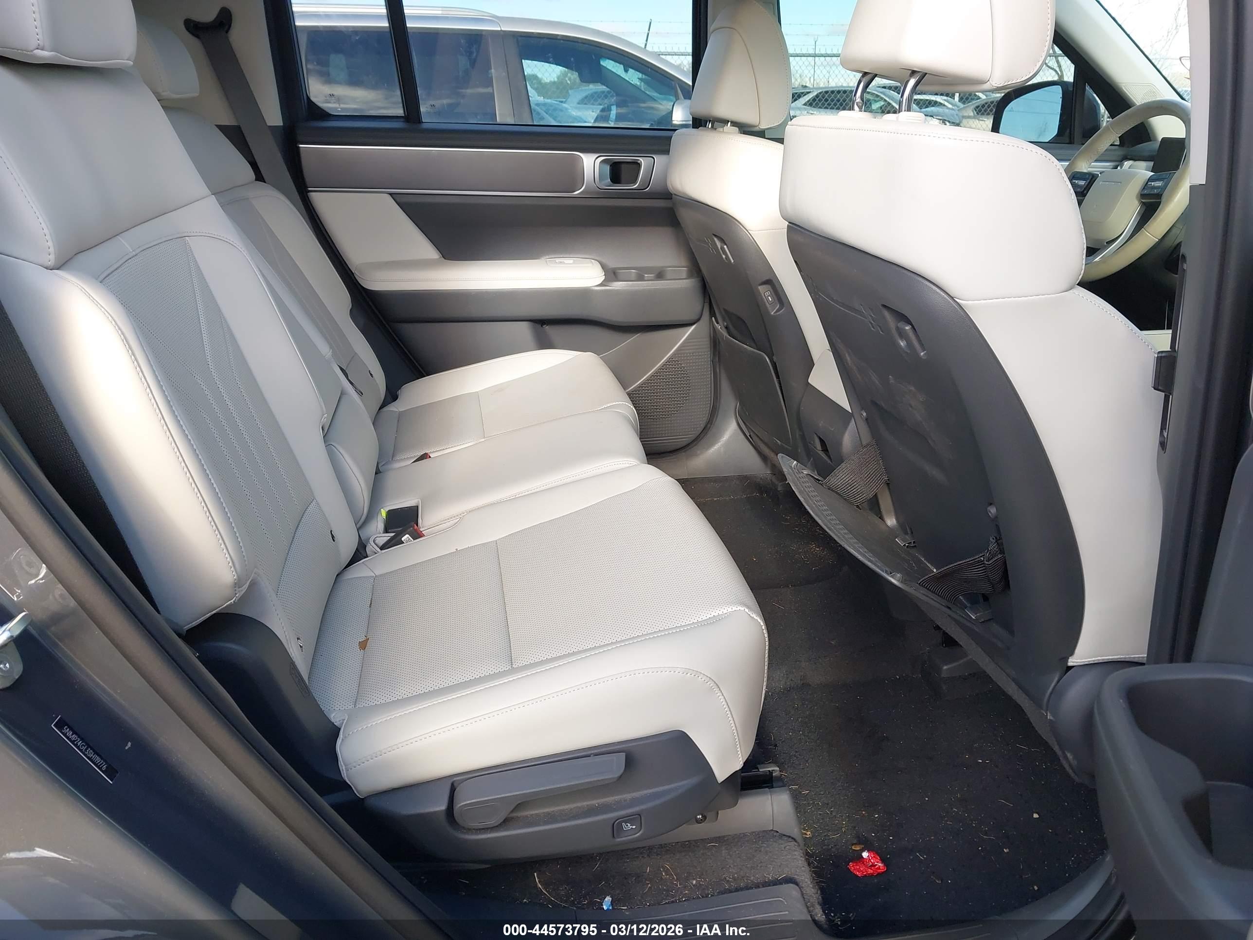HYUNDAI SANTA image 8