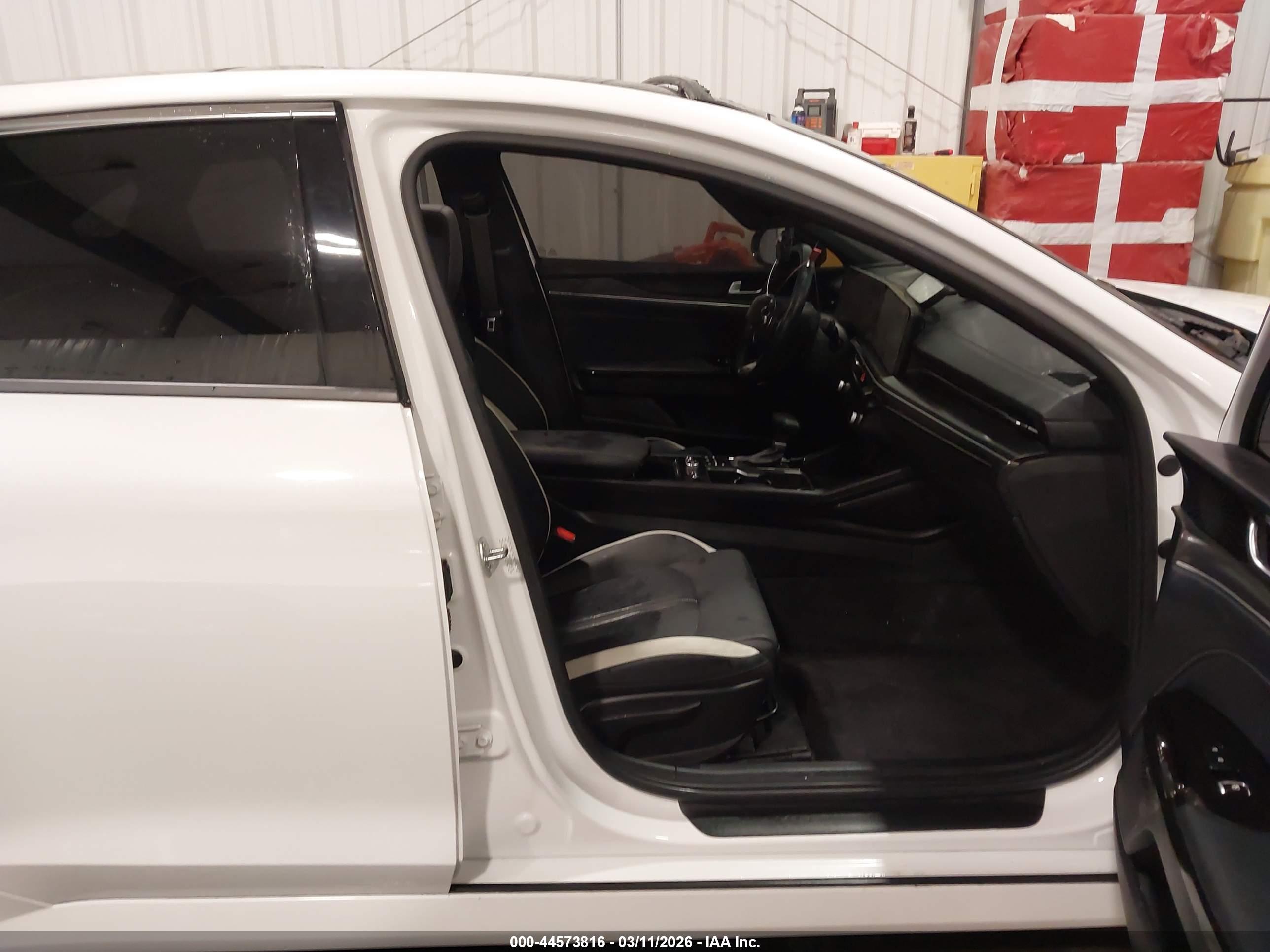 KIA K5 image 5