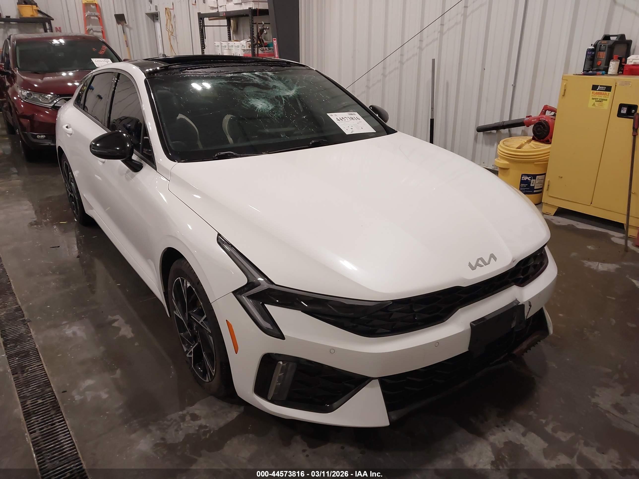 KIA K5 image 6