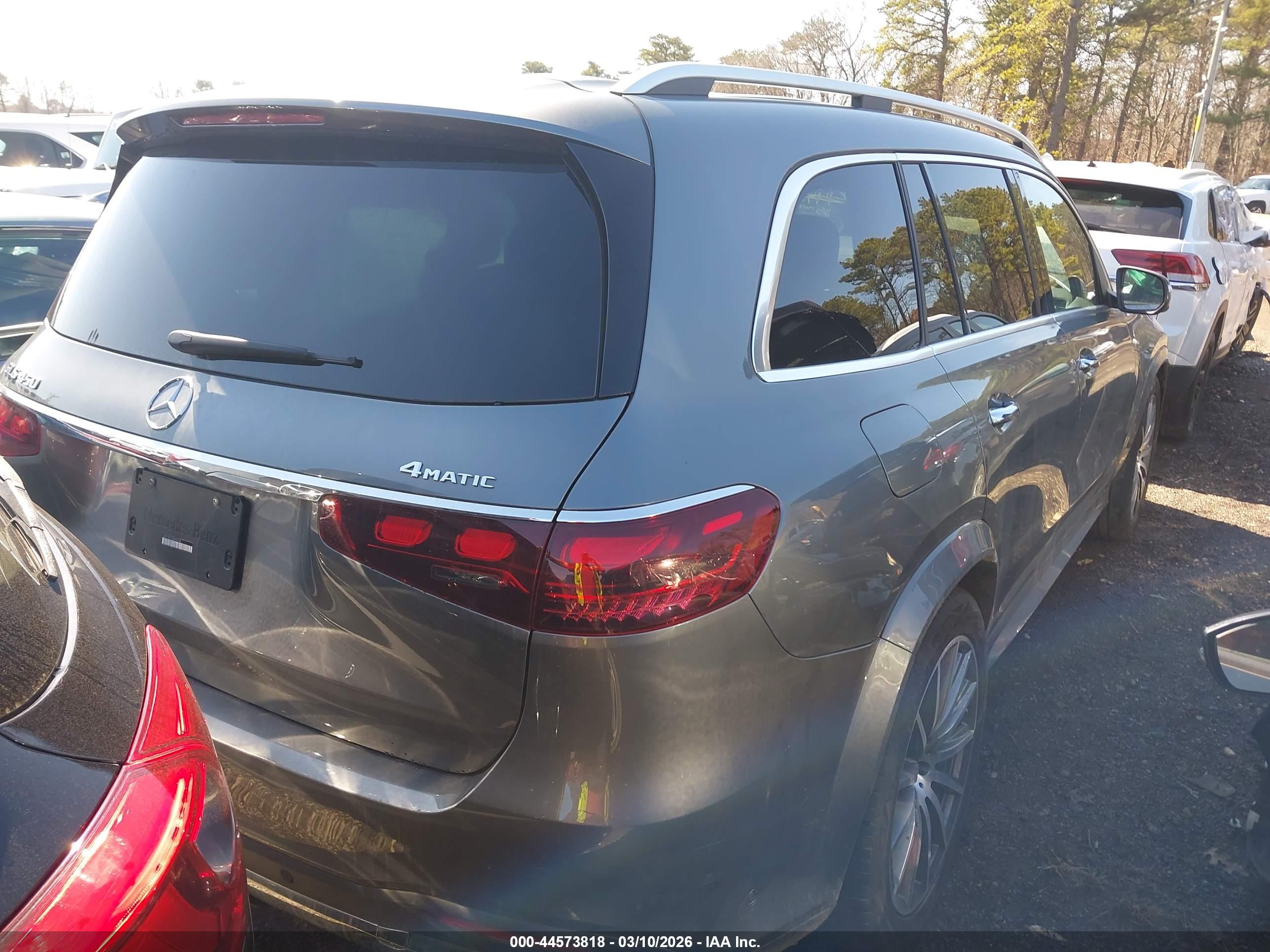 MERCEDES-BENZ GLS image 4