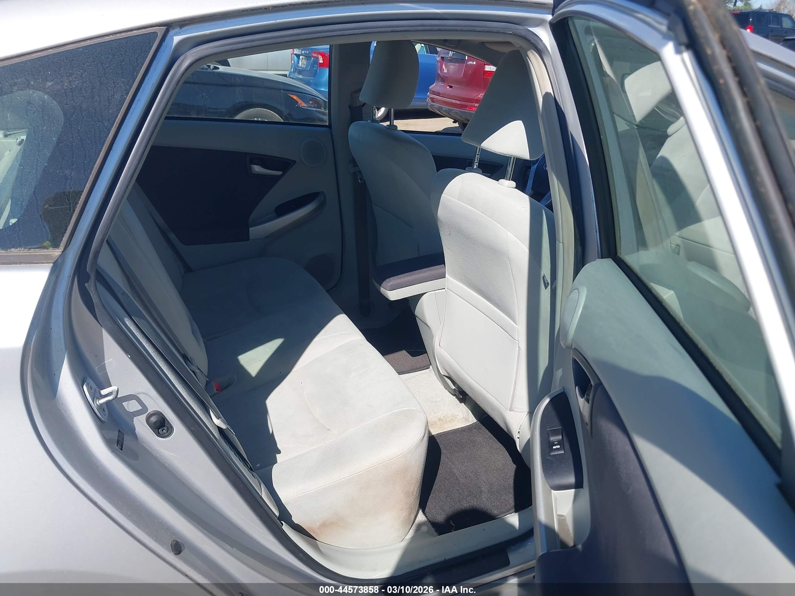 TOYOTA PRIUS image 8