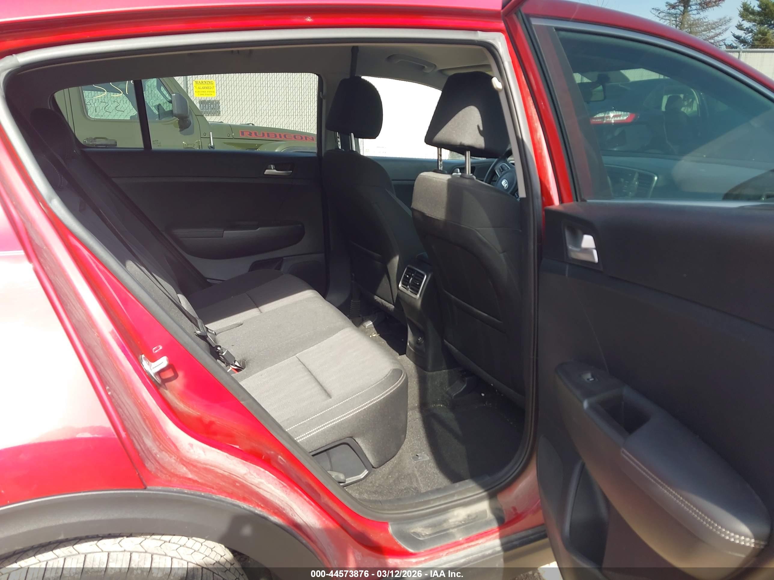 KIA SPORTAGE image 8