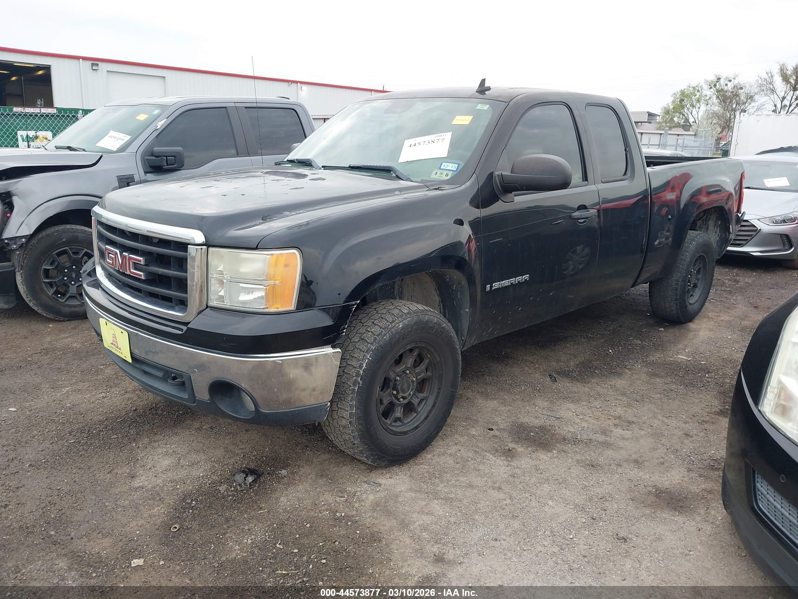 GMC SIERRA image 2