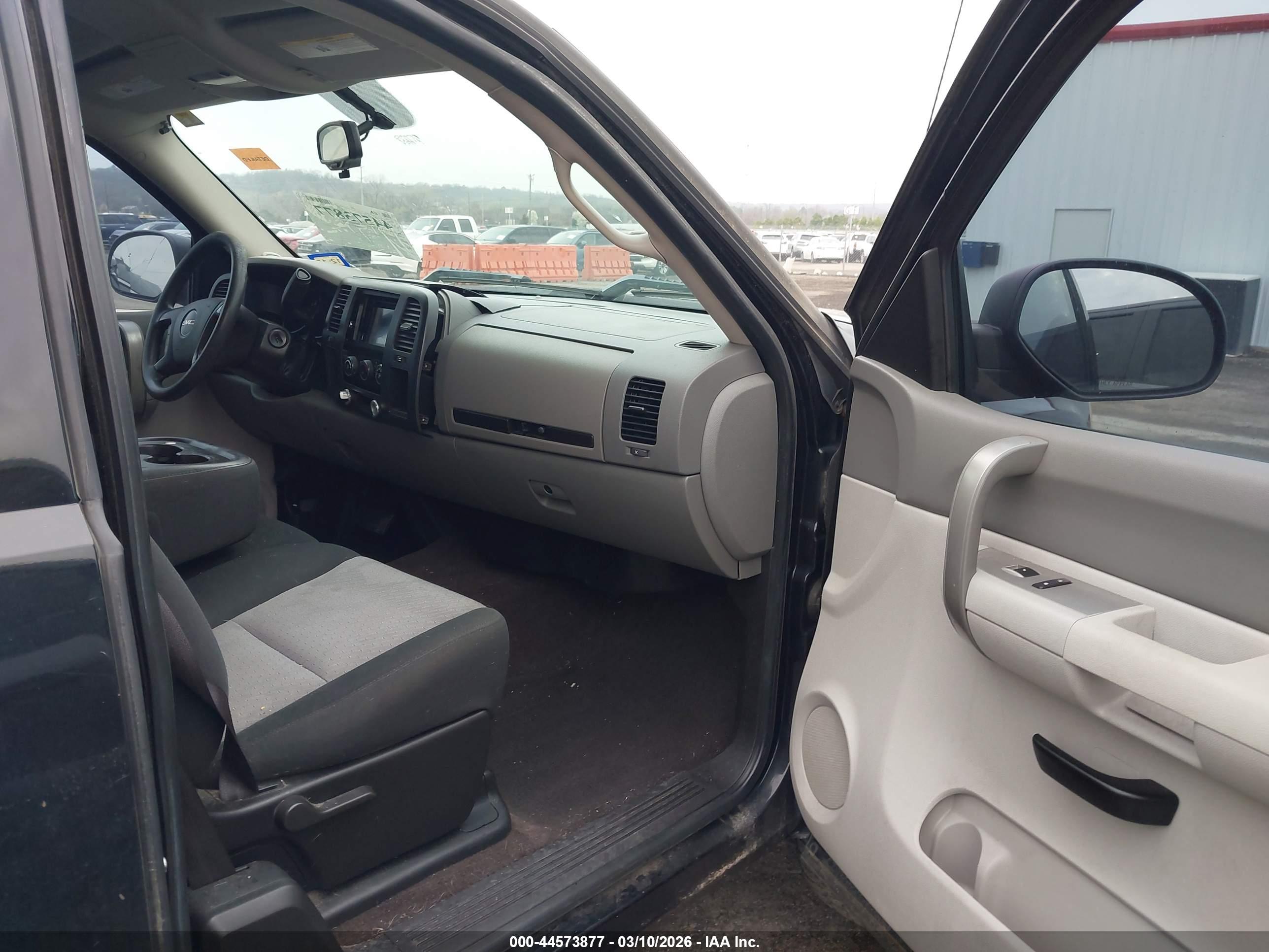 GMC SIERRA image 5