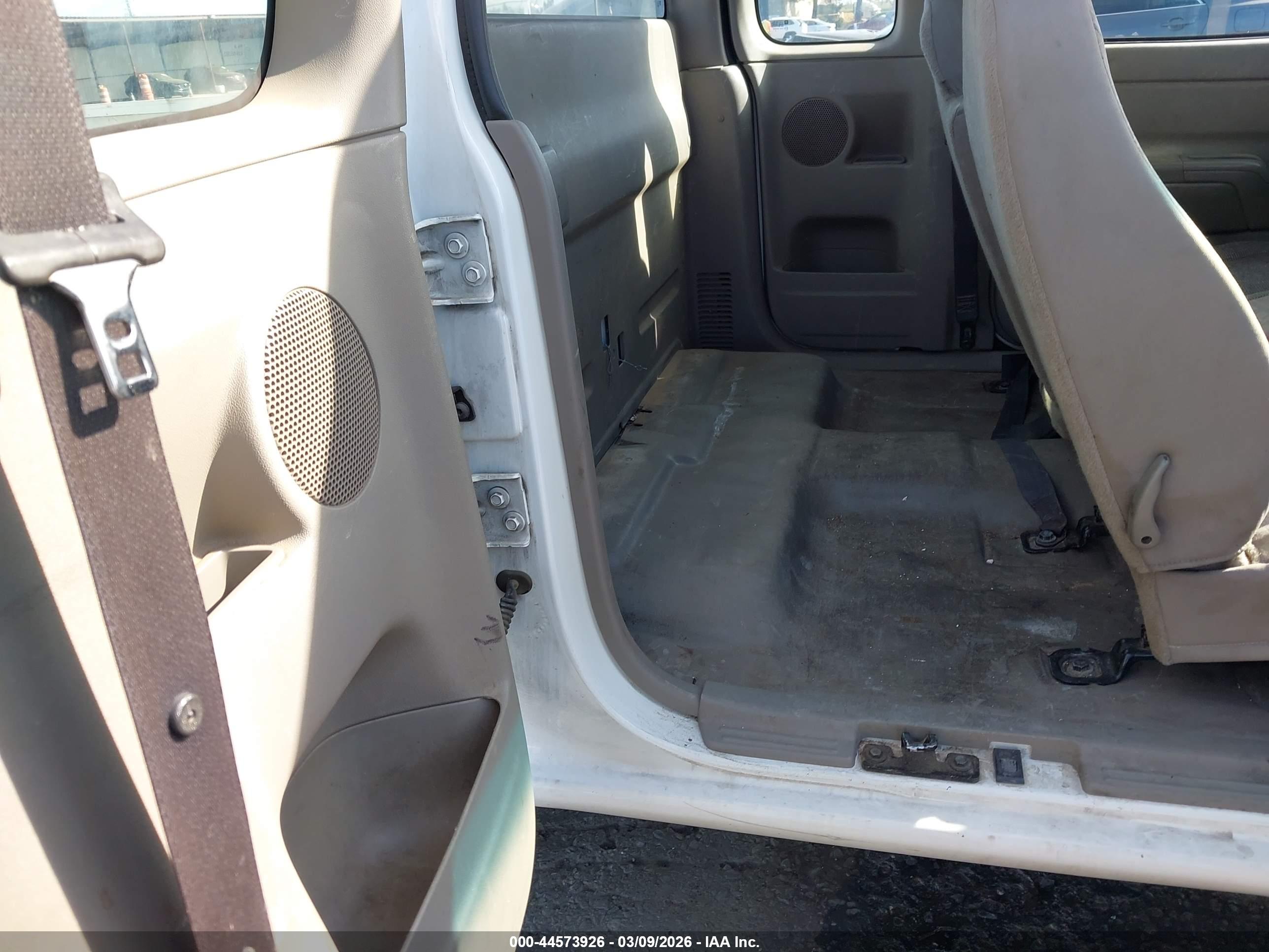 CHEVROLET COLORADO image 8