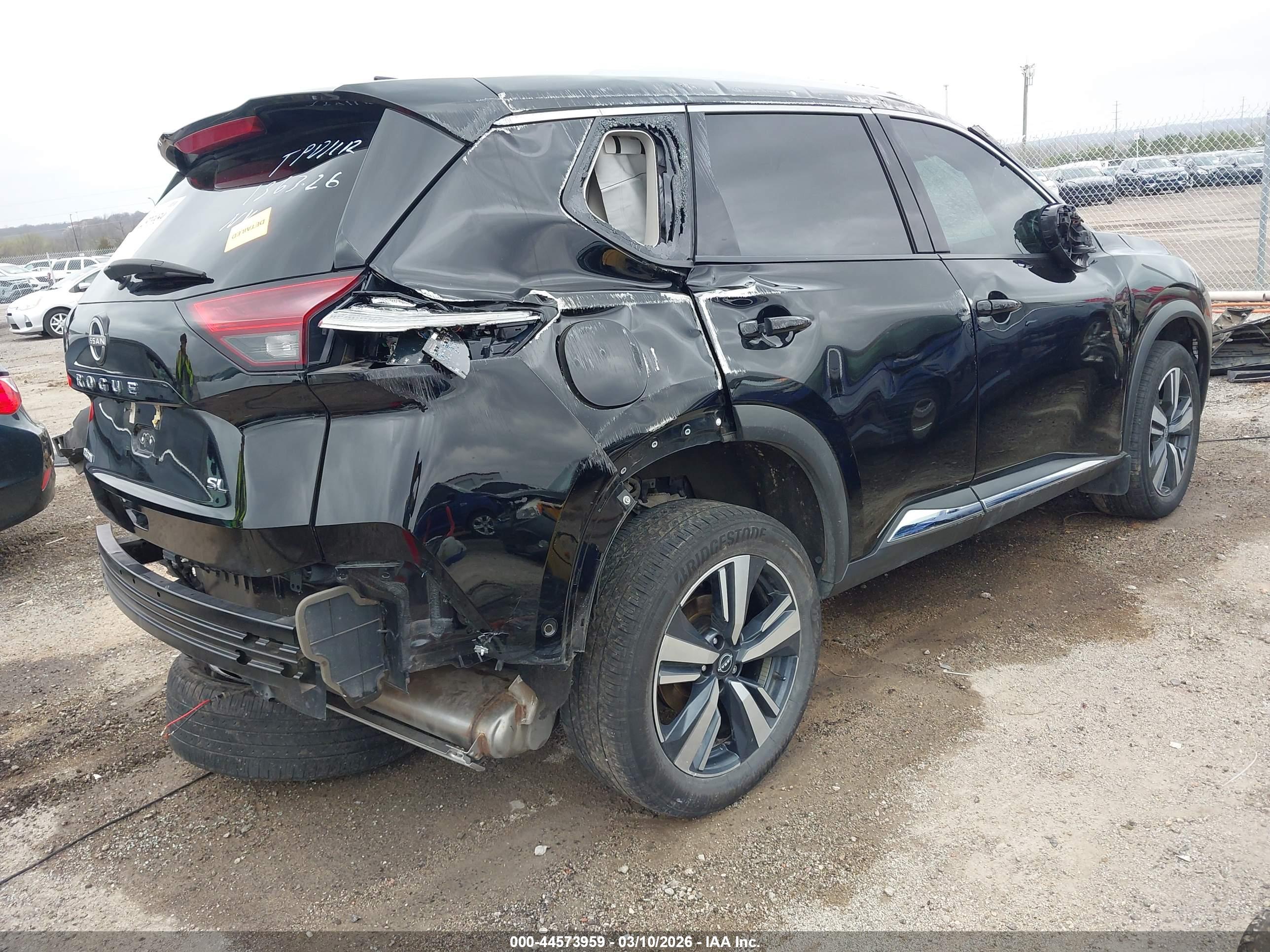 NISSAN ROGUE image 4