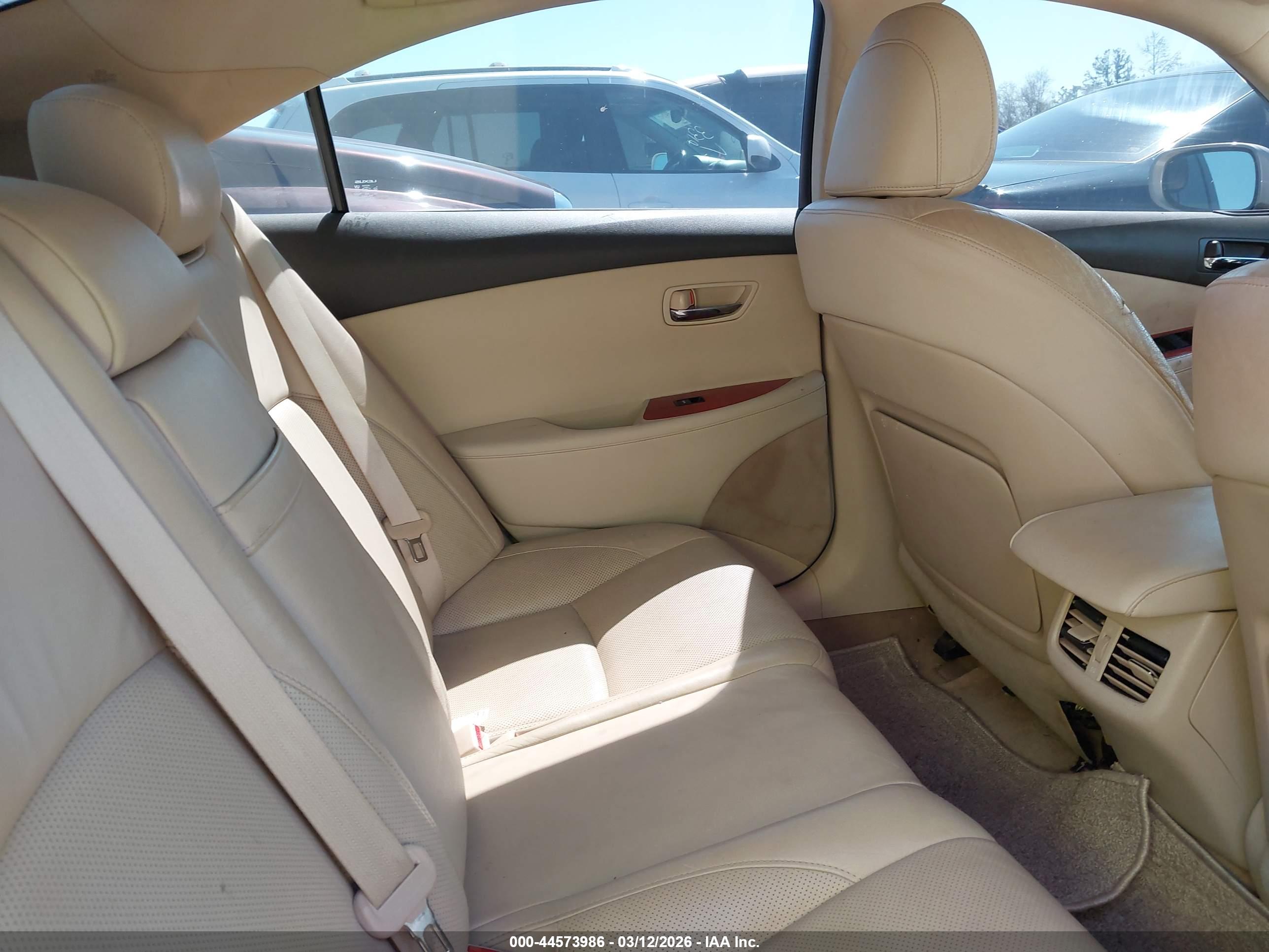 LEXUS ES image 8
