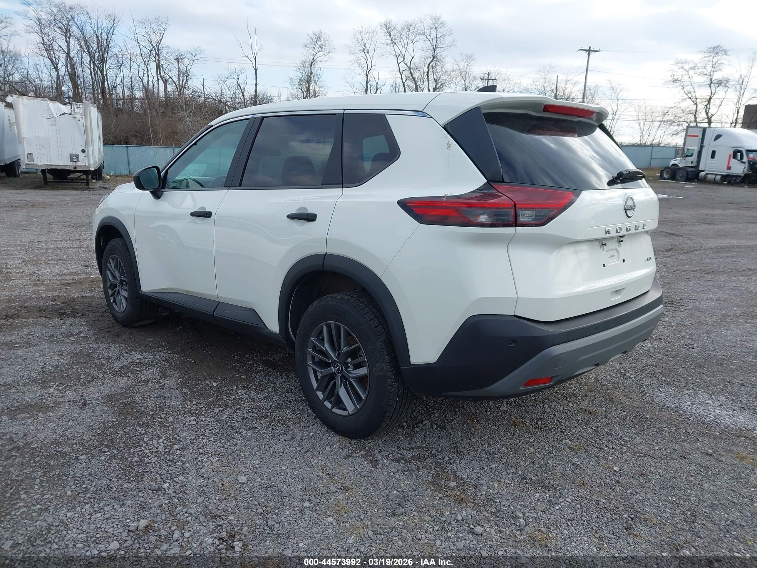 NISSAN ROGUE image 3