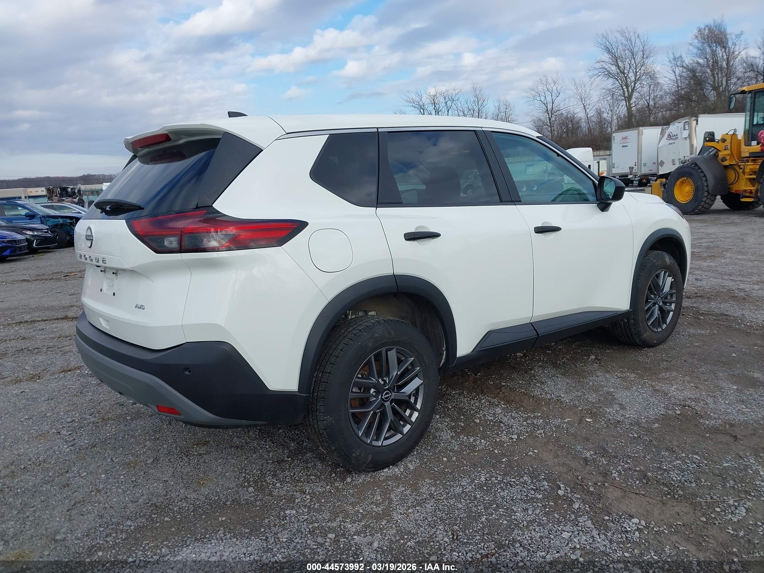 NISSAN ROGUE image 4