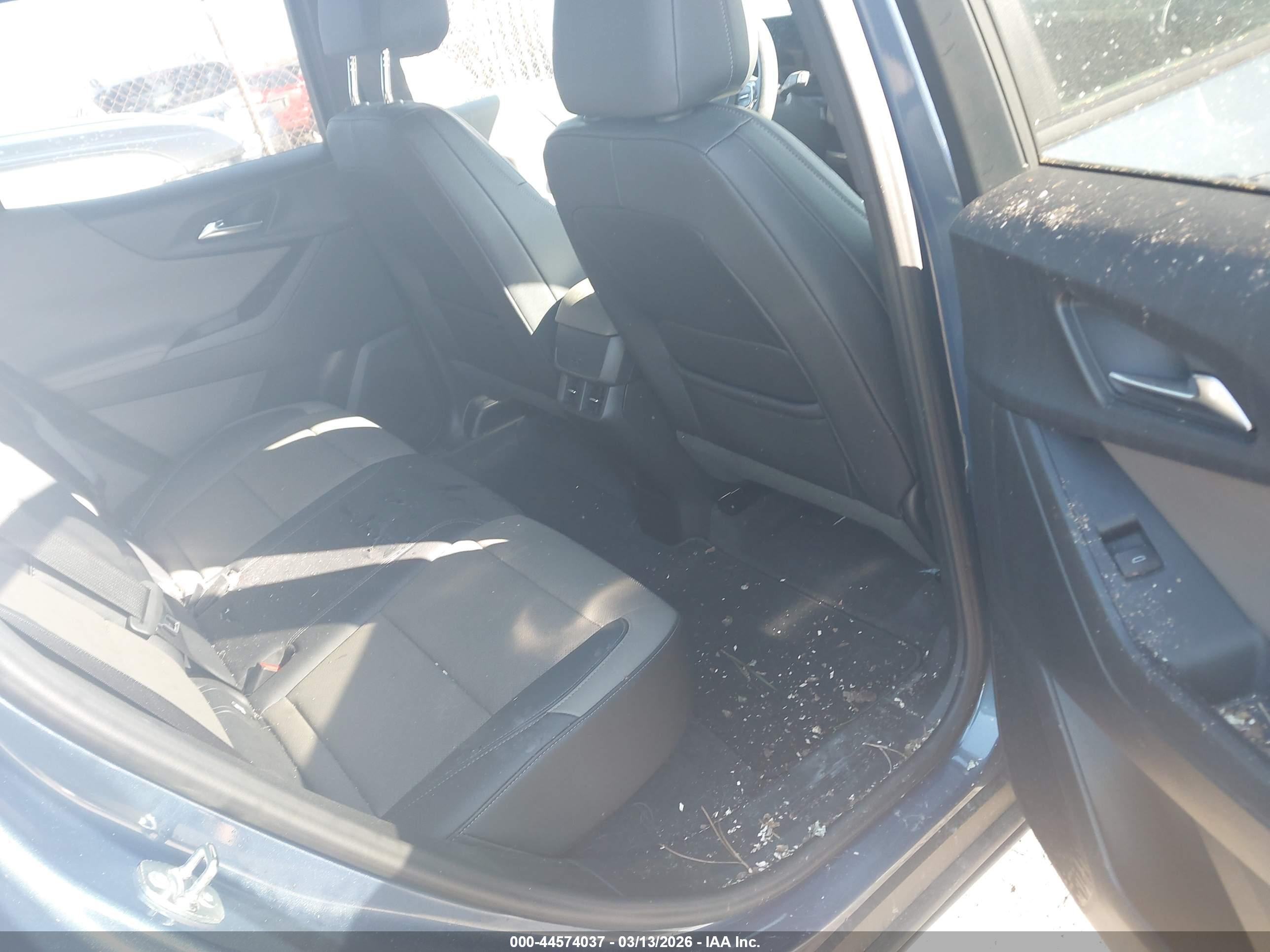 CHEVROLET EQUINOX image 8