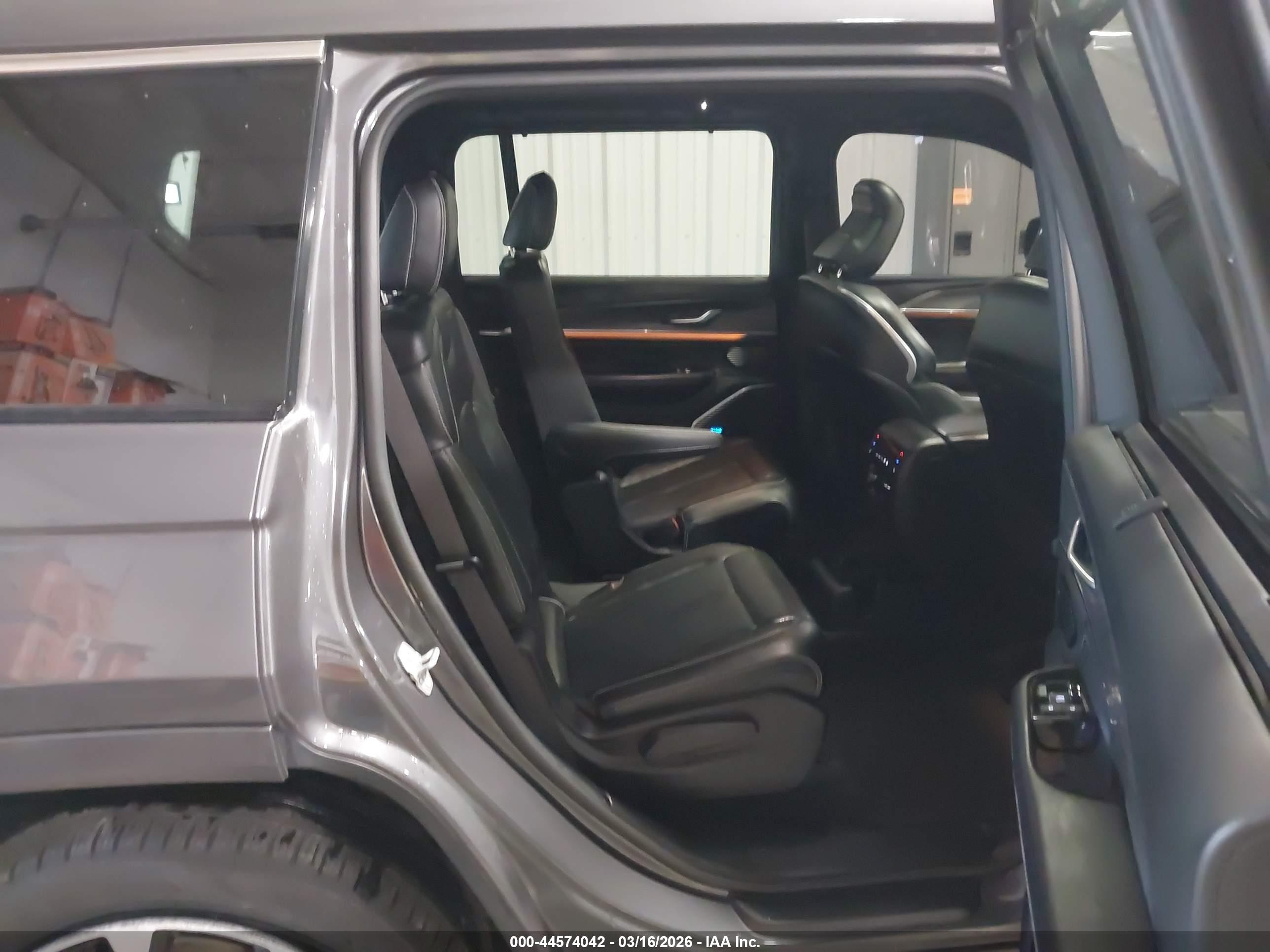JEEP GRAND image 8