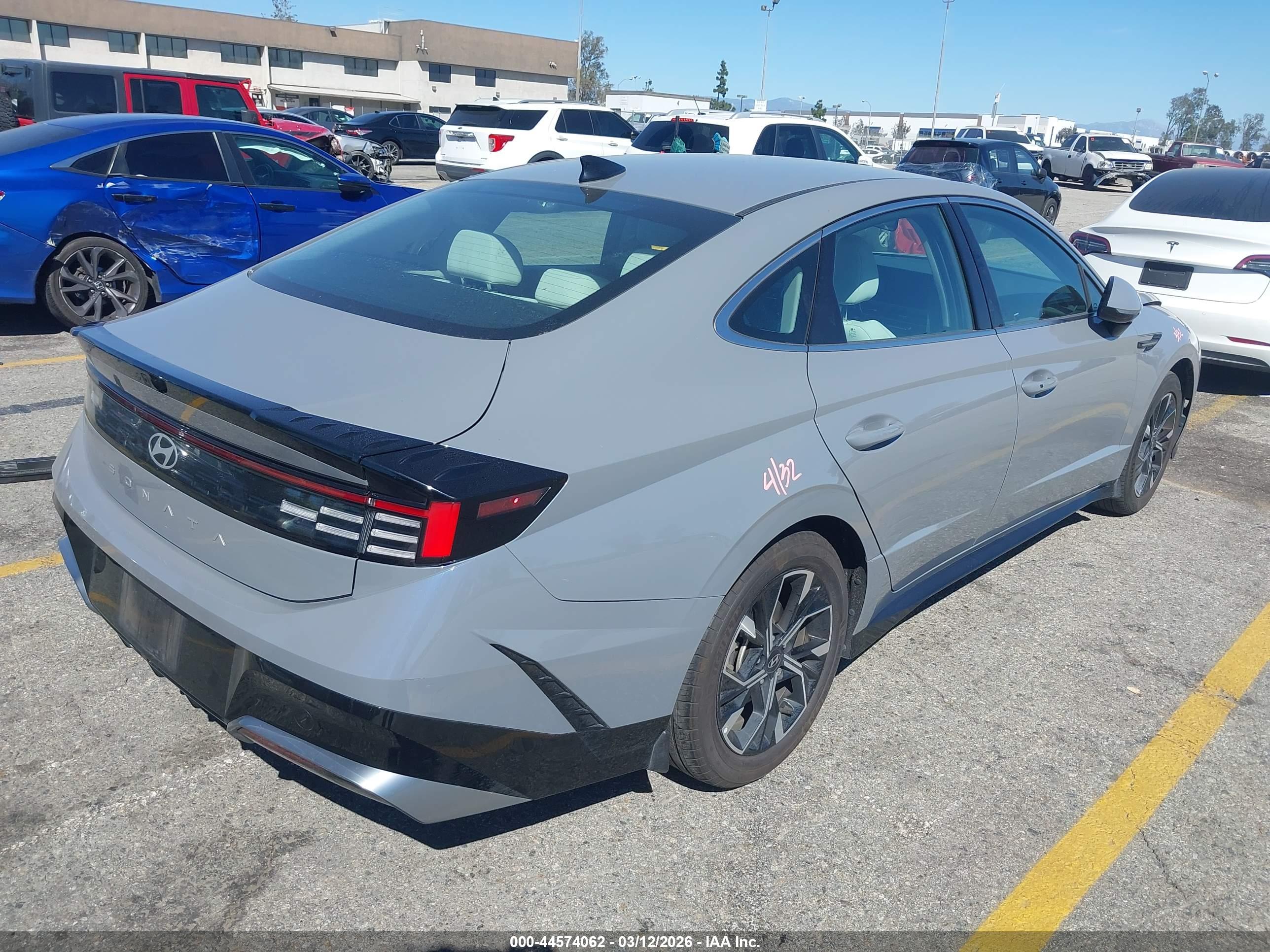 HYUNDAI SONATA image 4