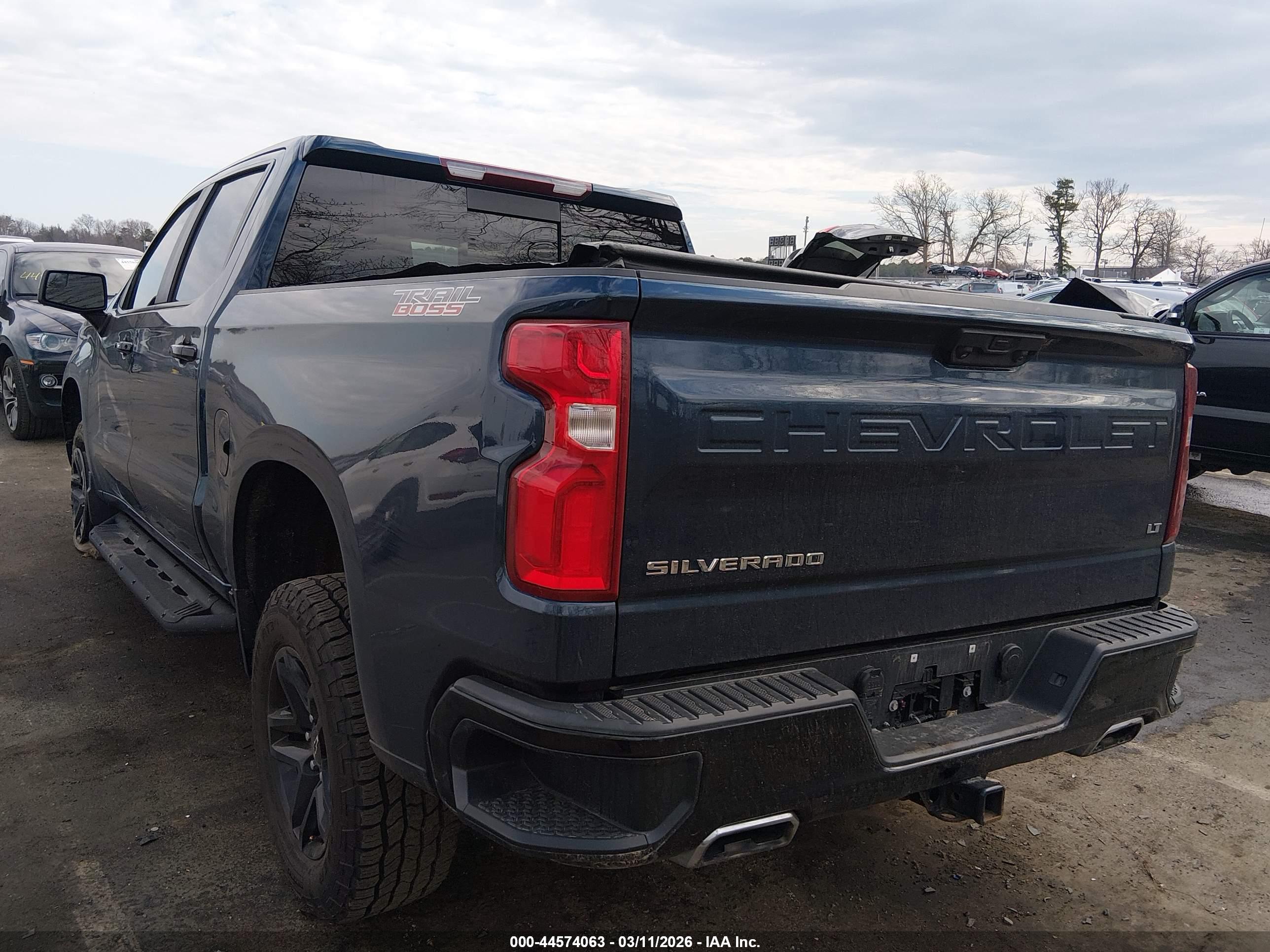 CHEVROLET SILVERADO image 3