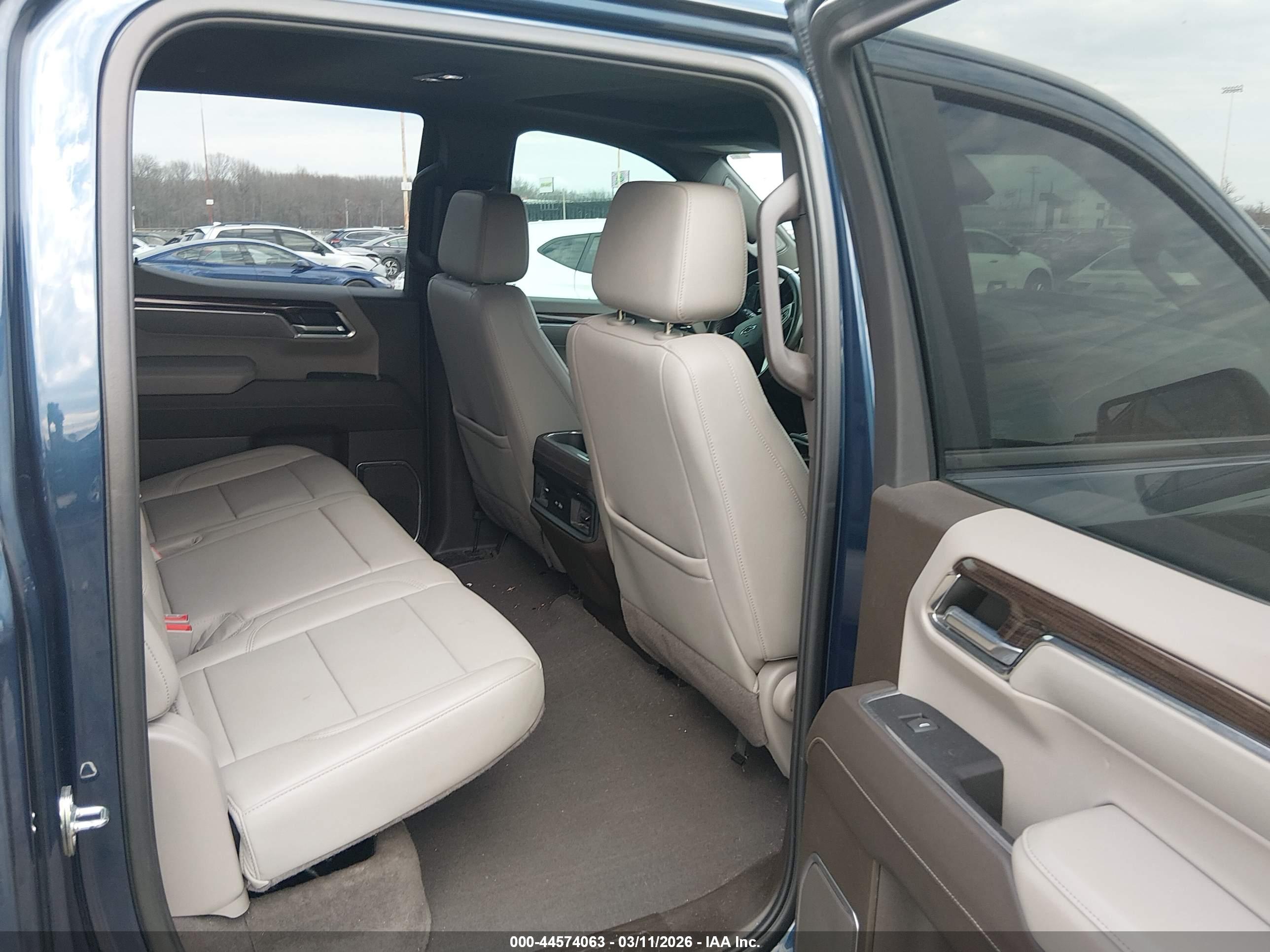 CHEVROLET SILVERADO image 8