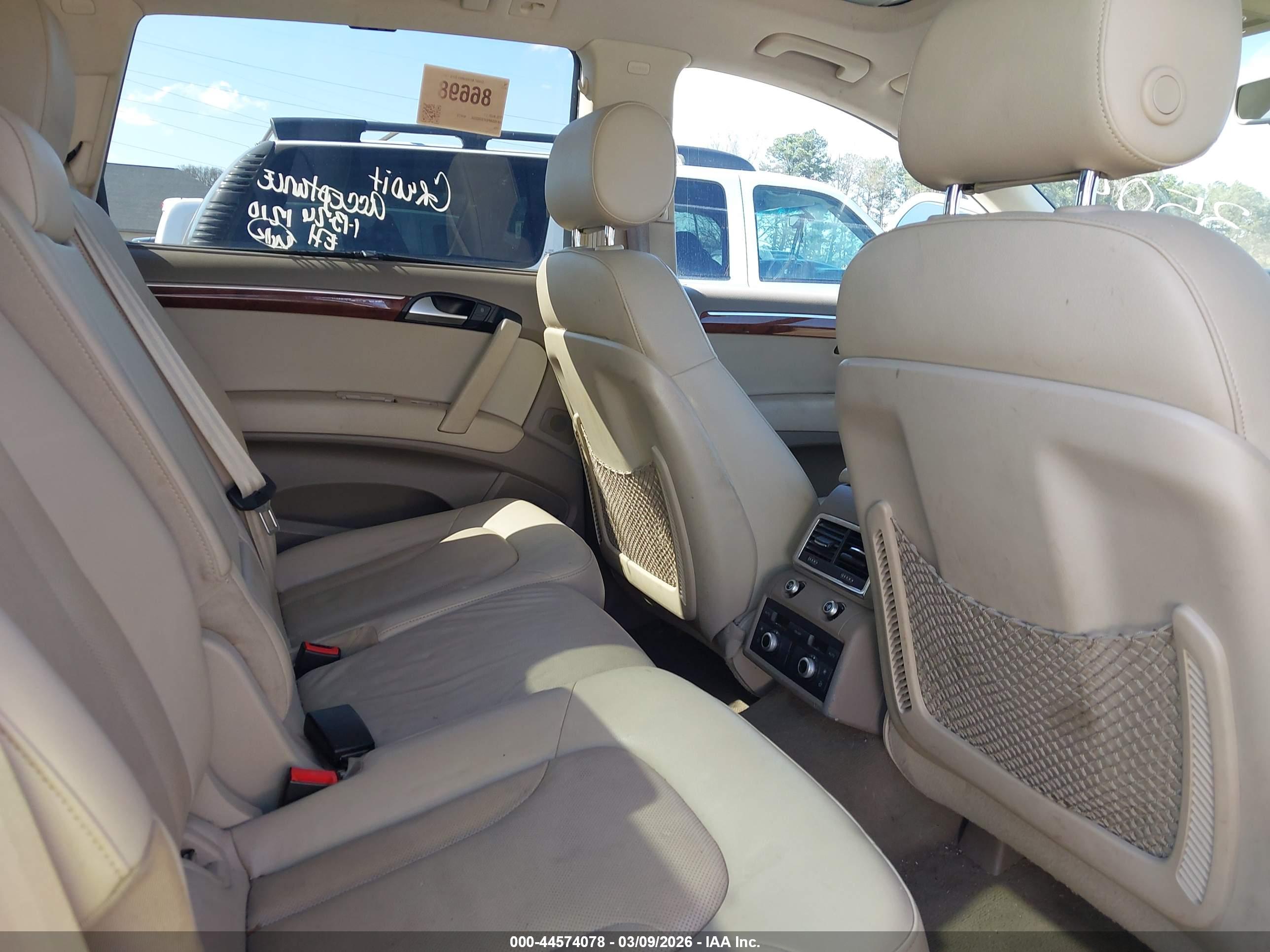AUDI Q7 image 8
