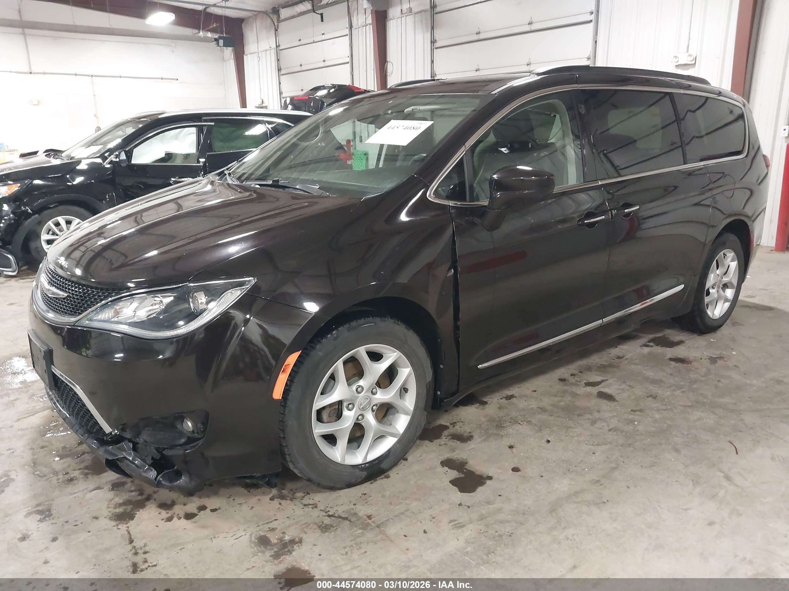 CHRYSLER PACIFICA image 2