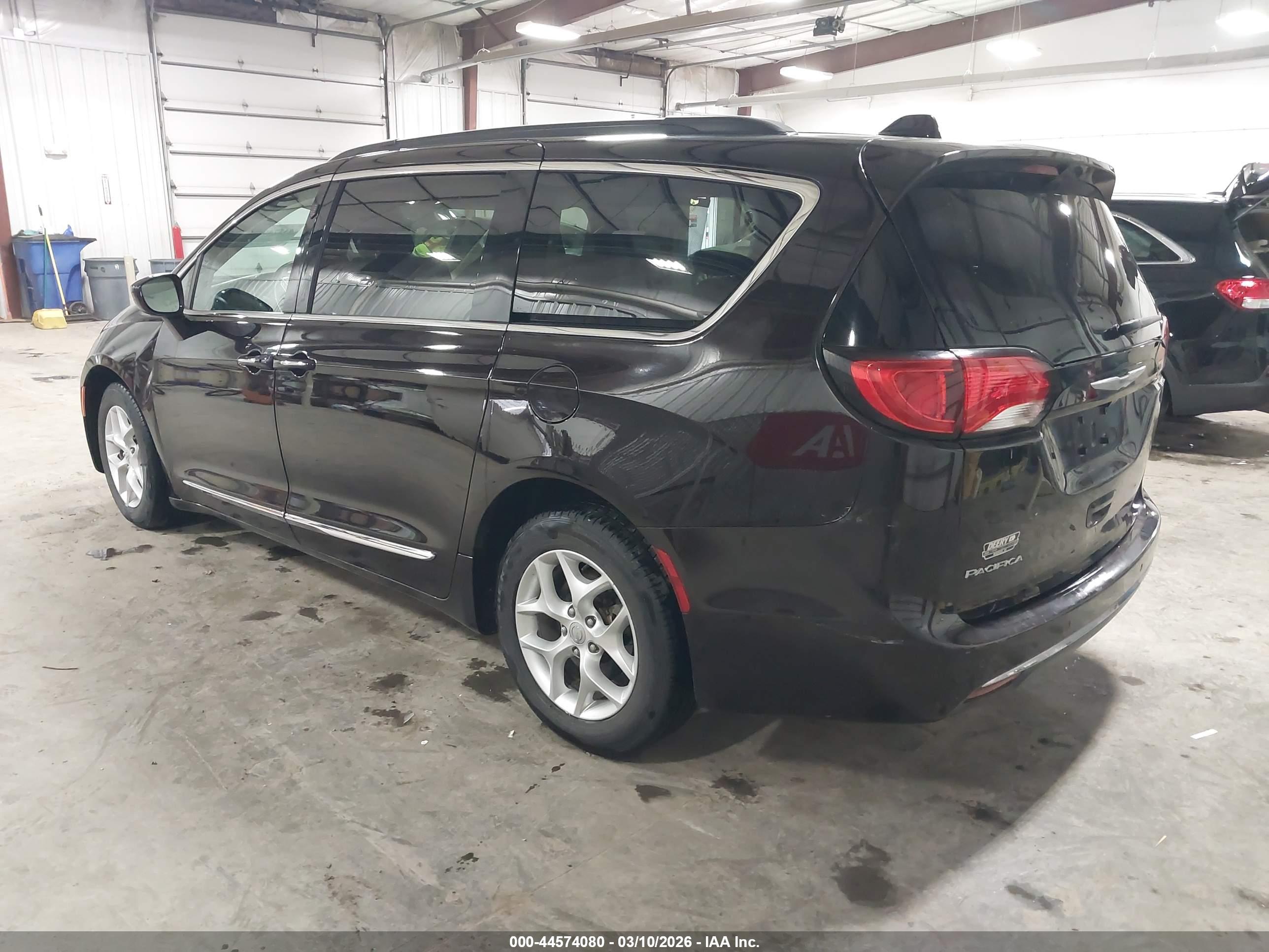 CHRYSLER PACIFICA image 3