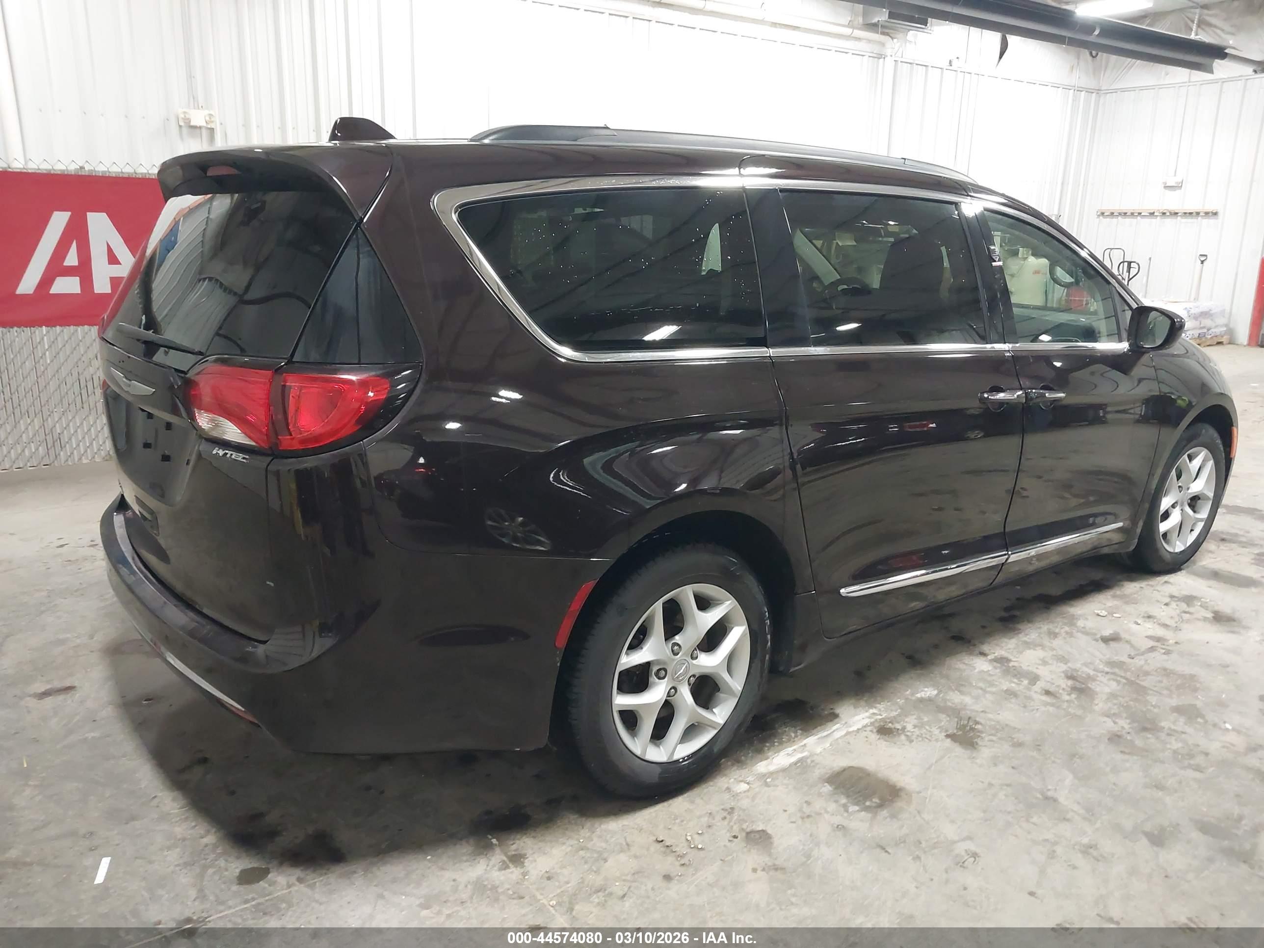 CHRYSLER PACIFICA image 4