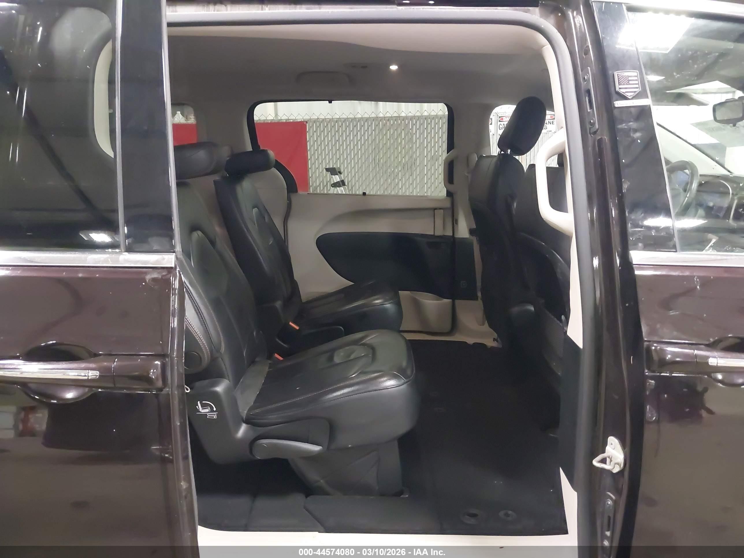 CHRYSLER PACIFICA image 8