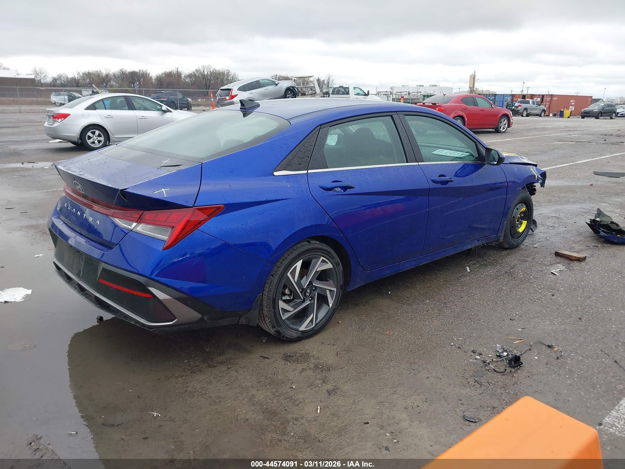 HYUNDAI ELANTRA image 4