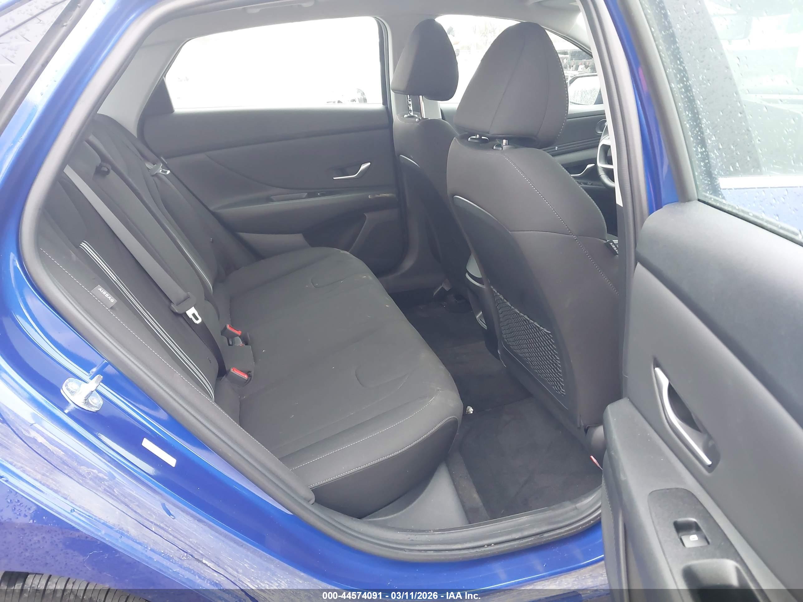 HYUNDAI ELANTRA image 8