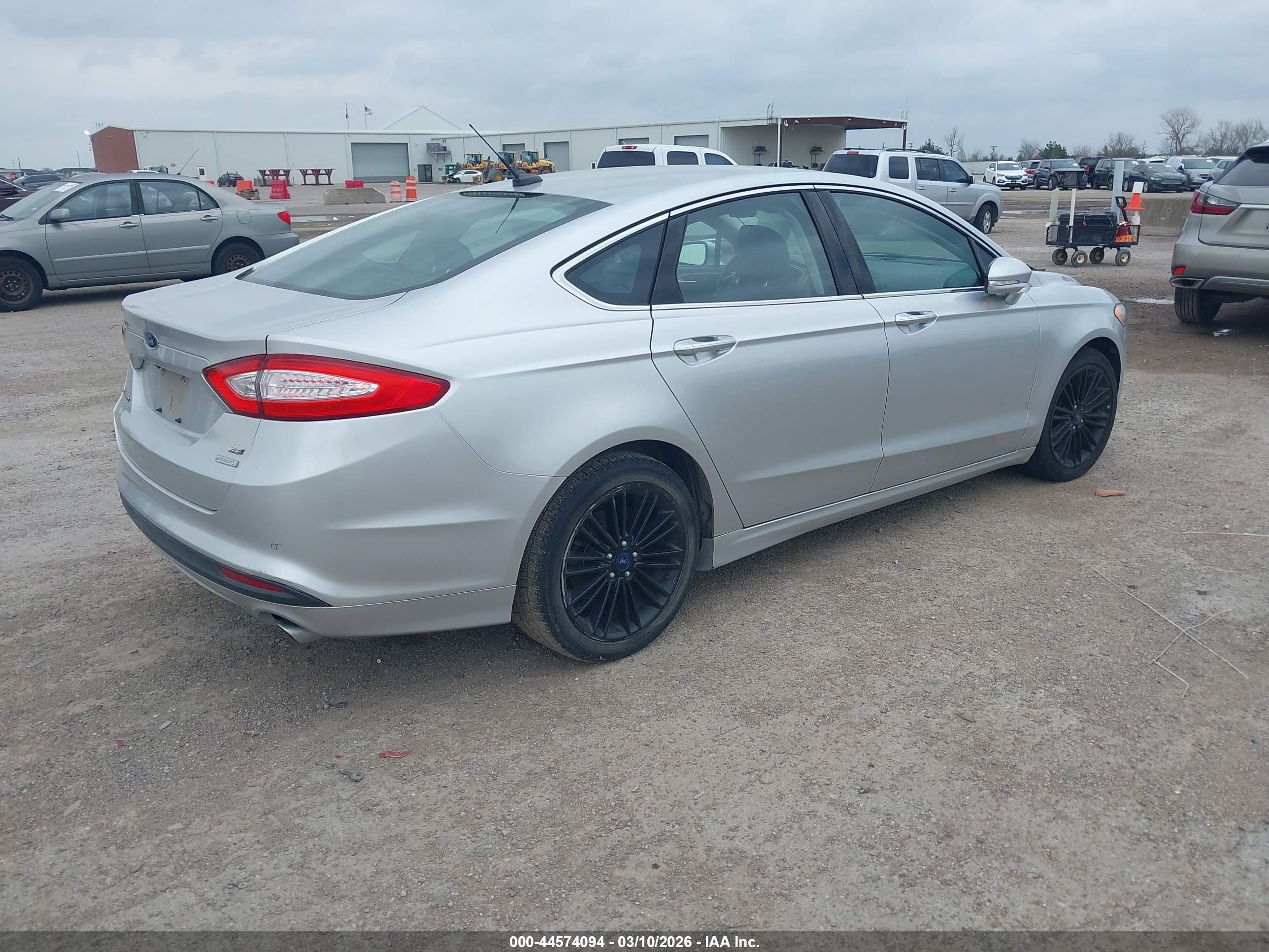 FORD FUSION image 4