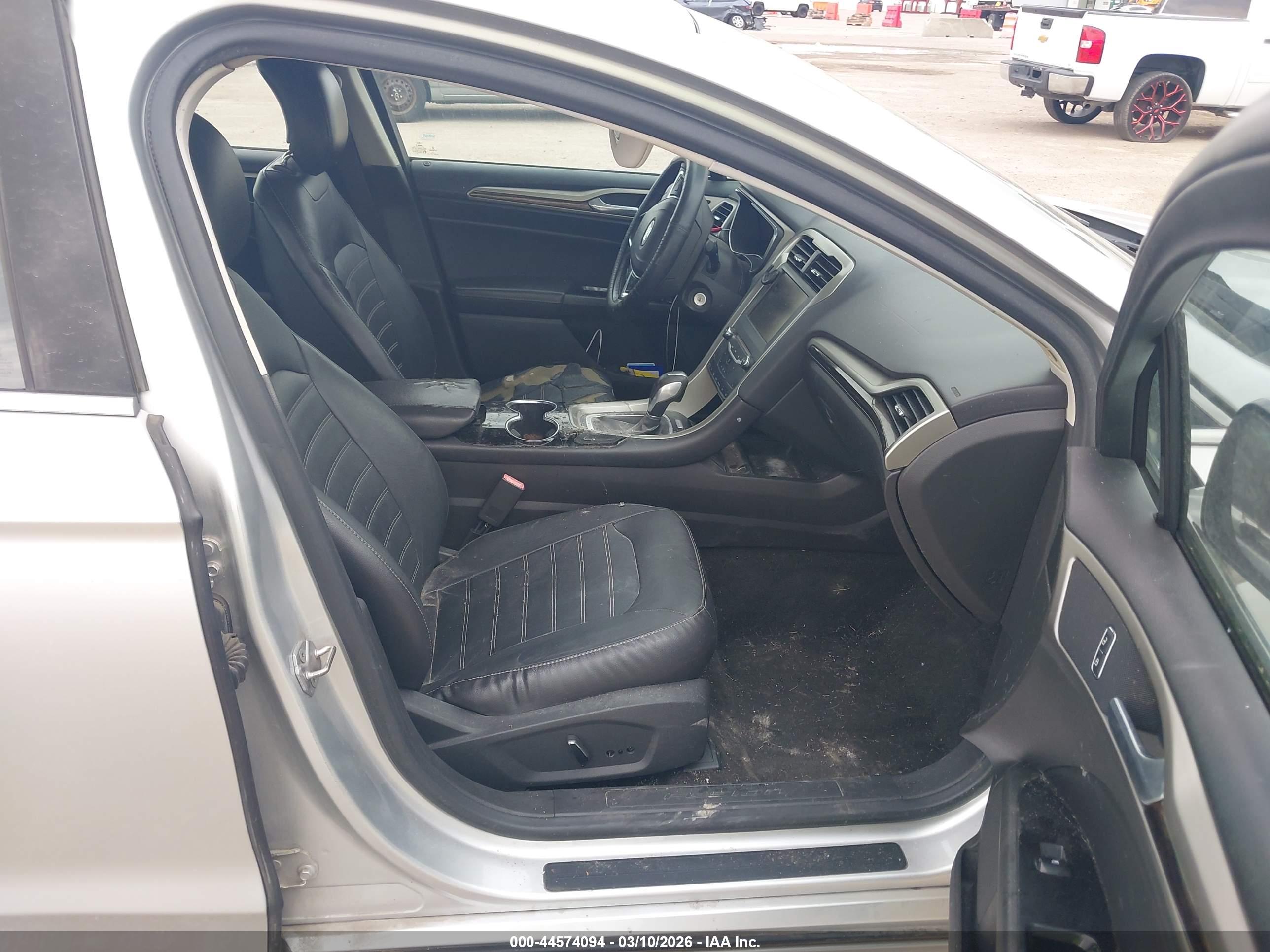FORD FUSION image 5