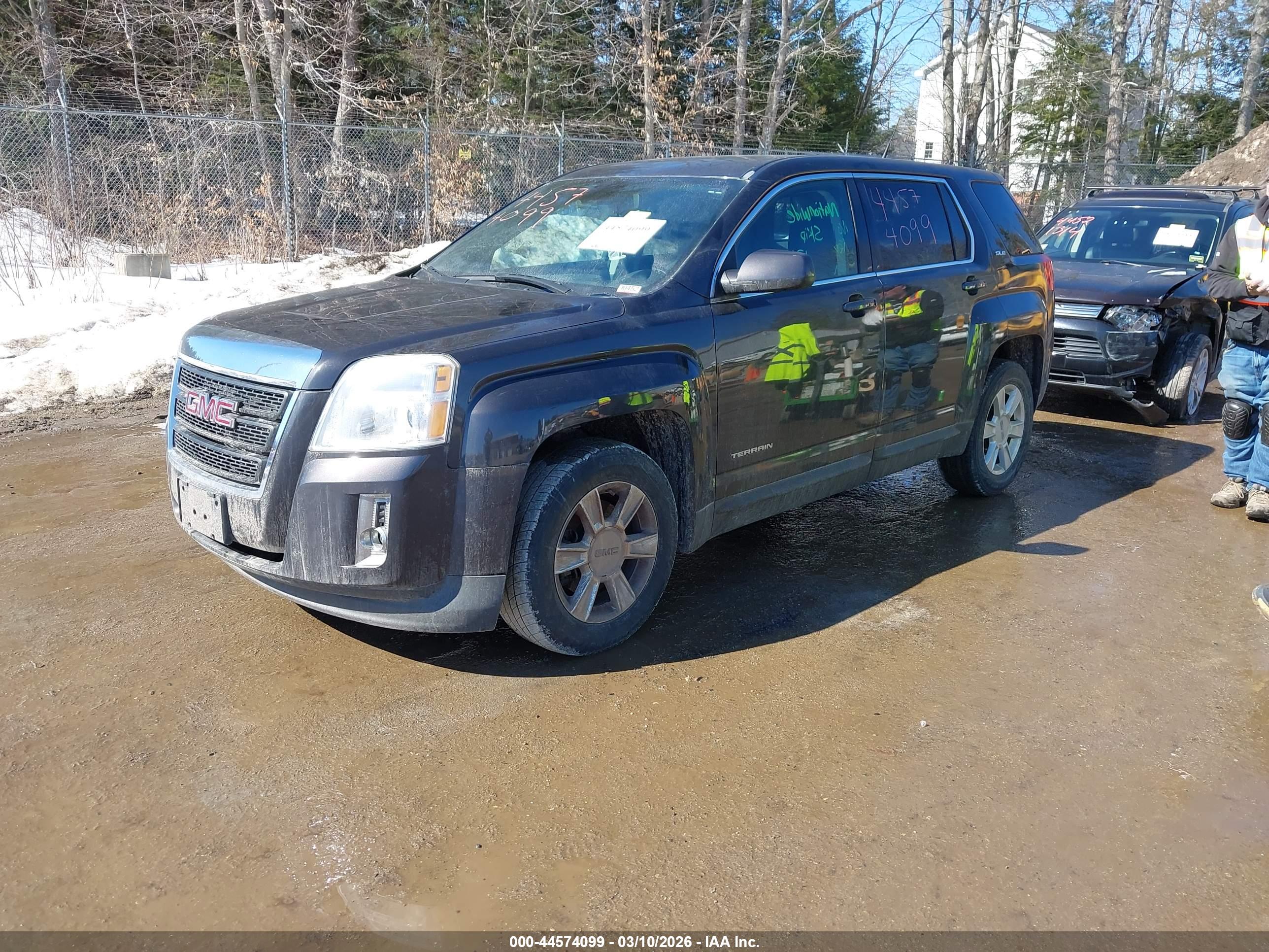 GMC TERRAIN image 2