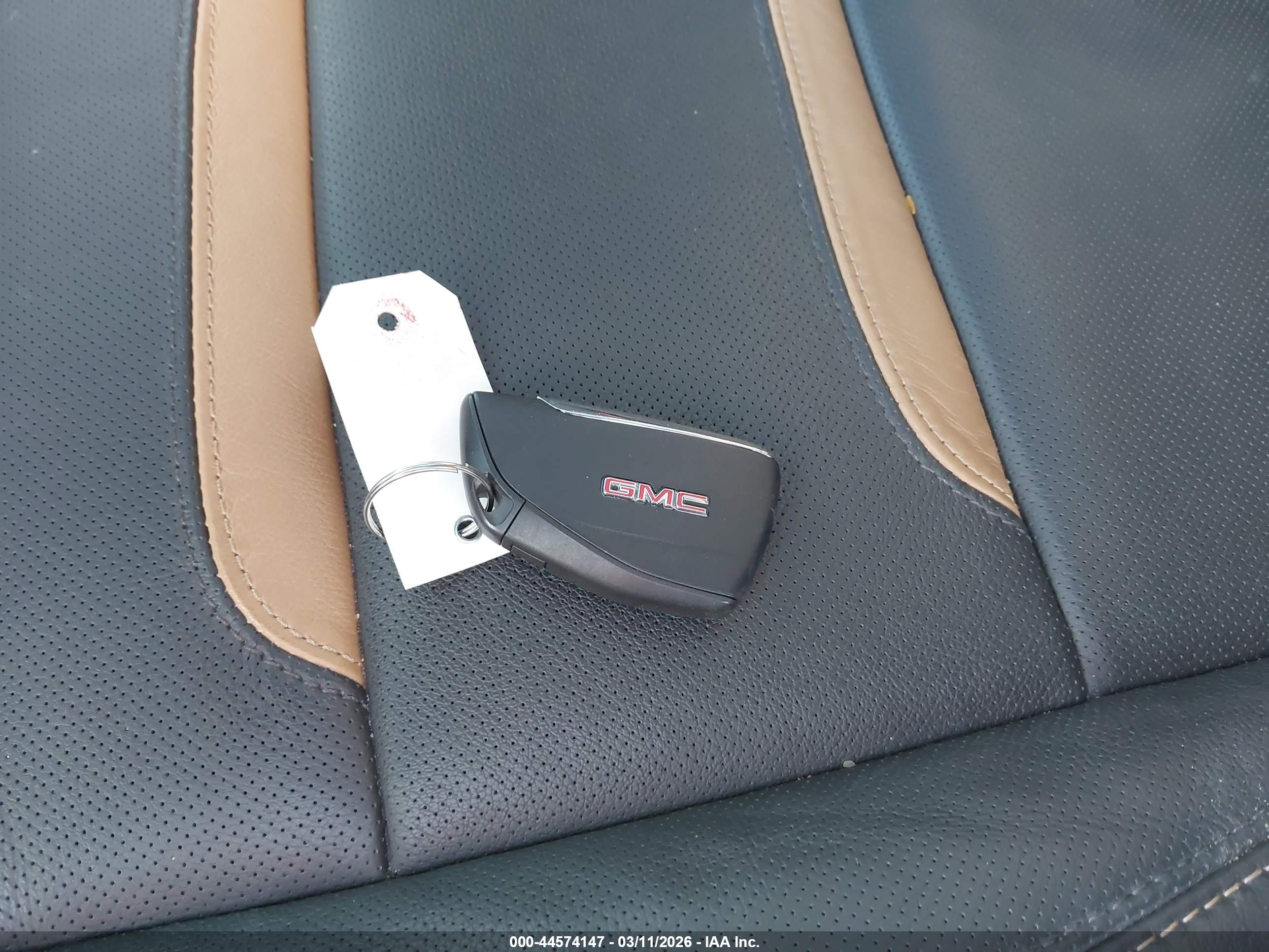 GMC YUKON image 11