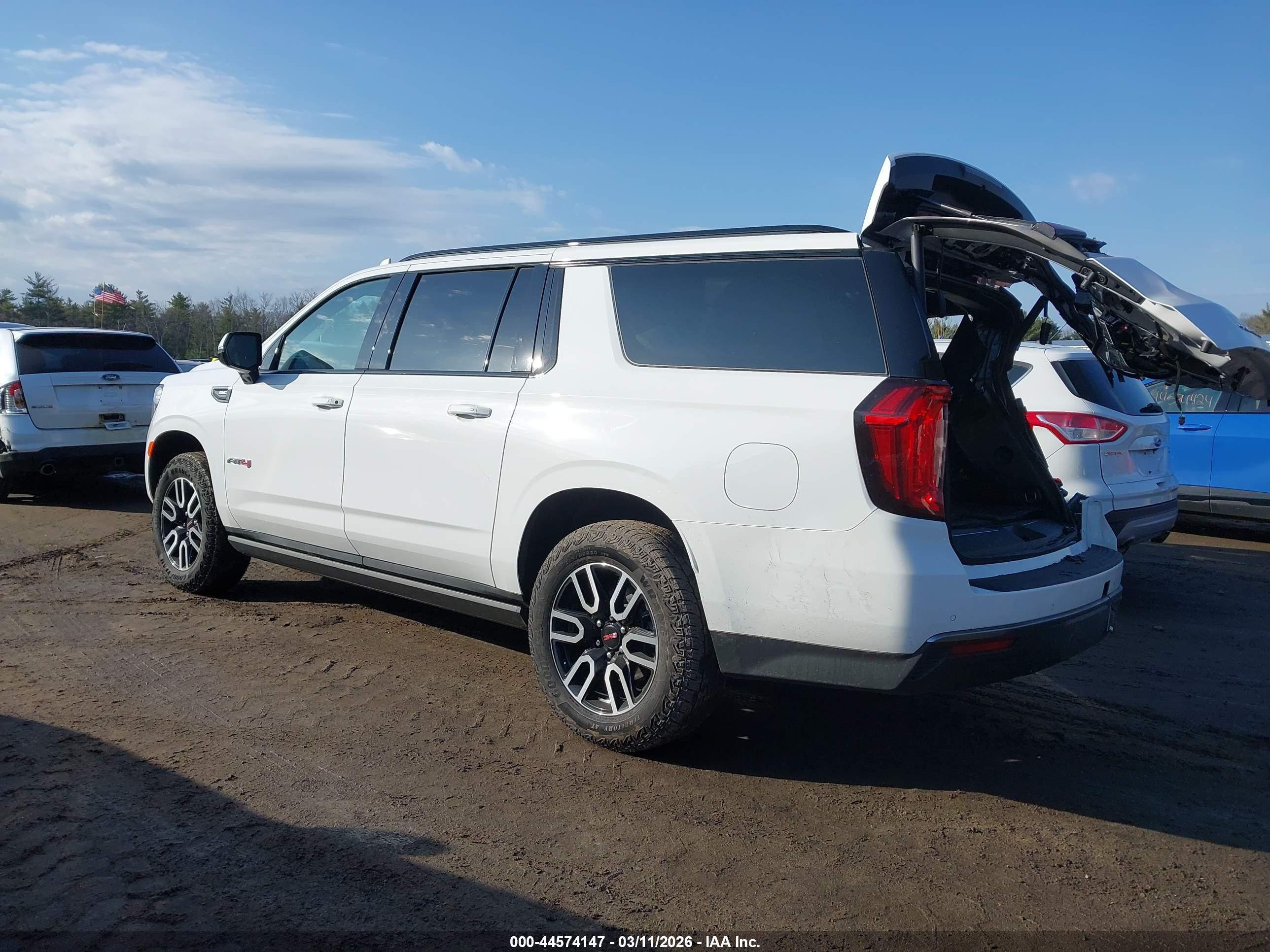 GMC YUKON image 3