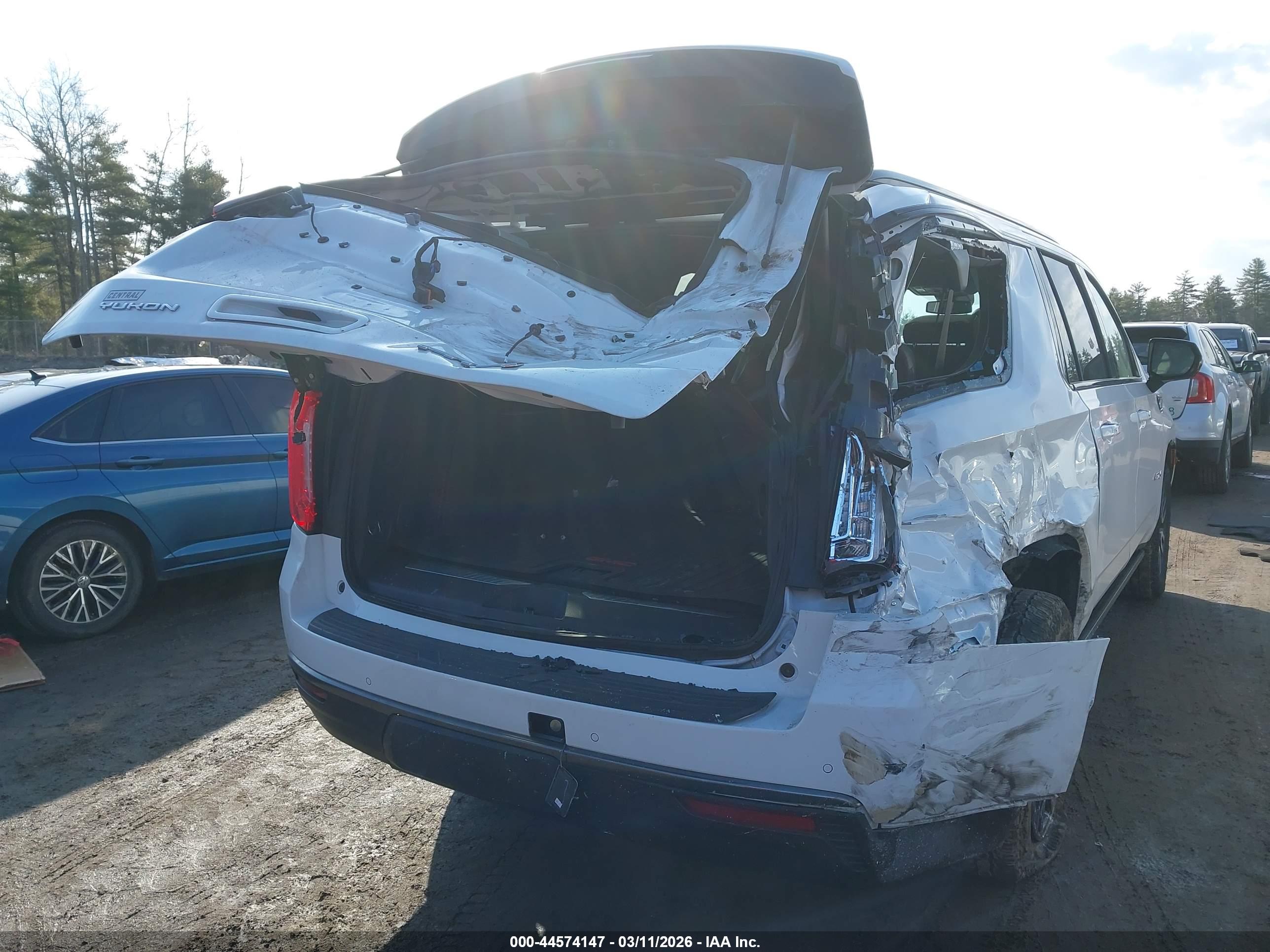 GMC YUKON image 6