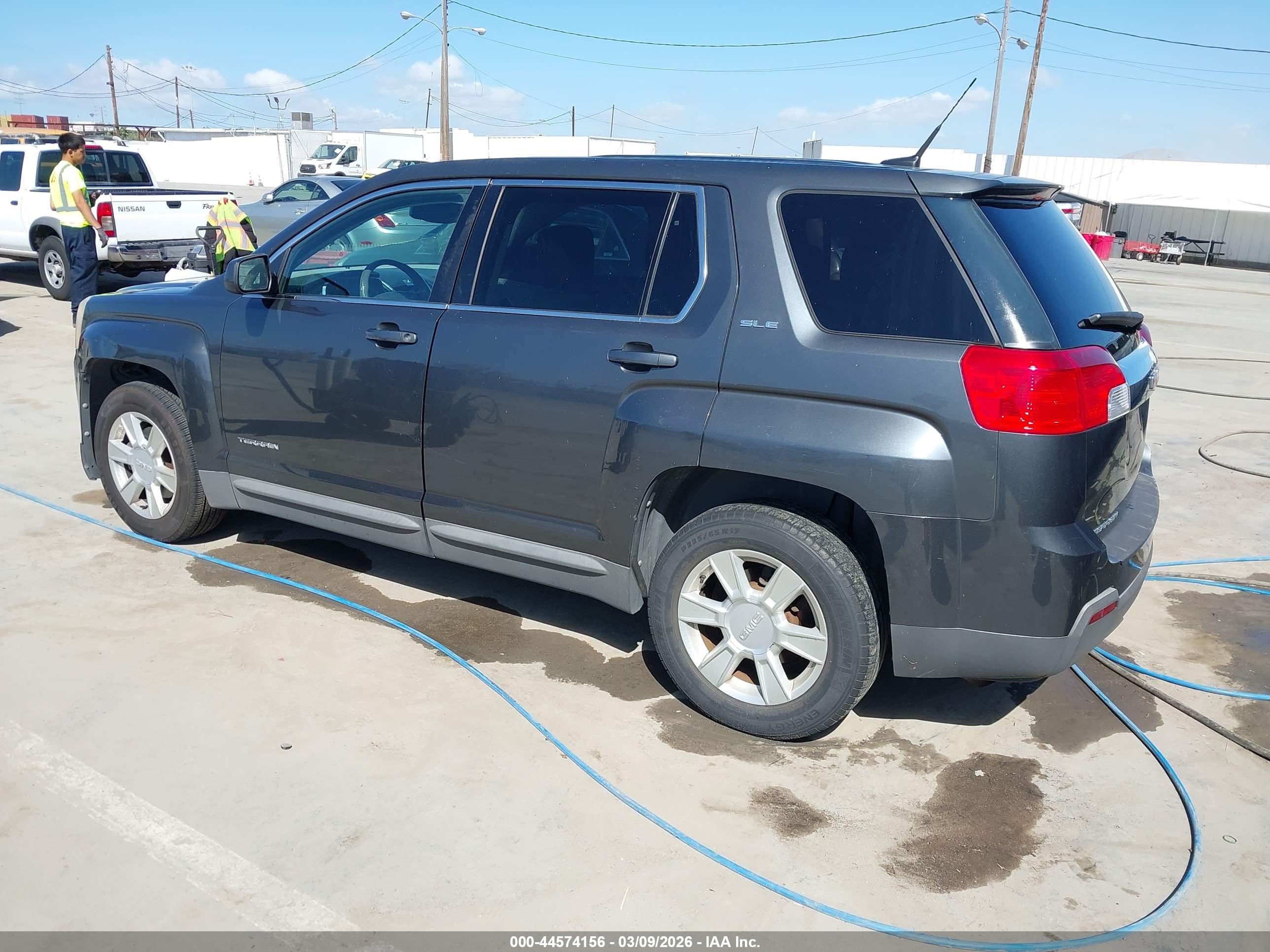 GMC TERRAIN image 3