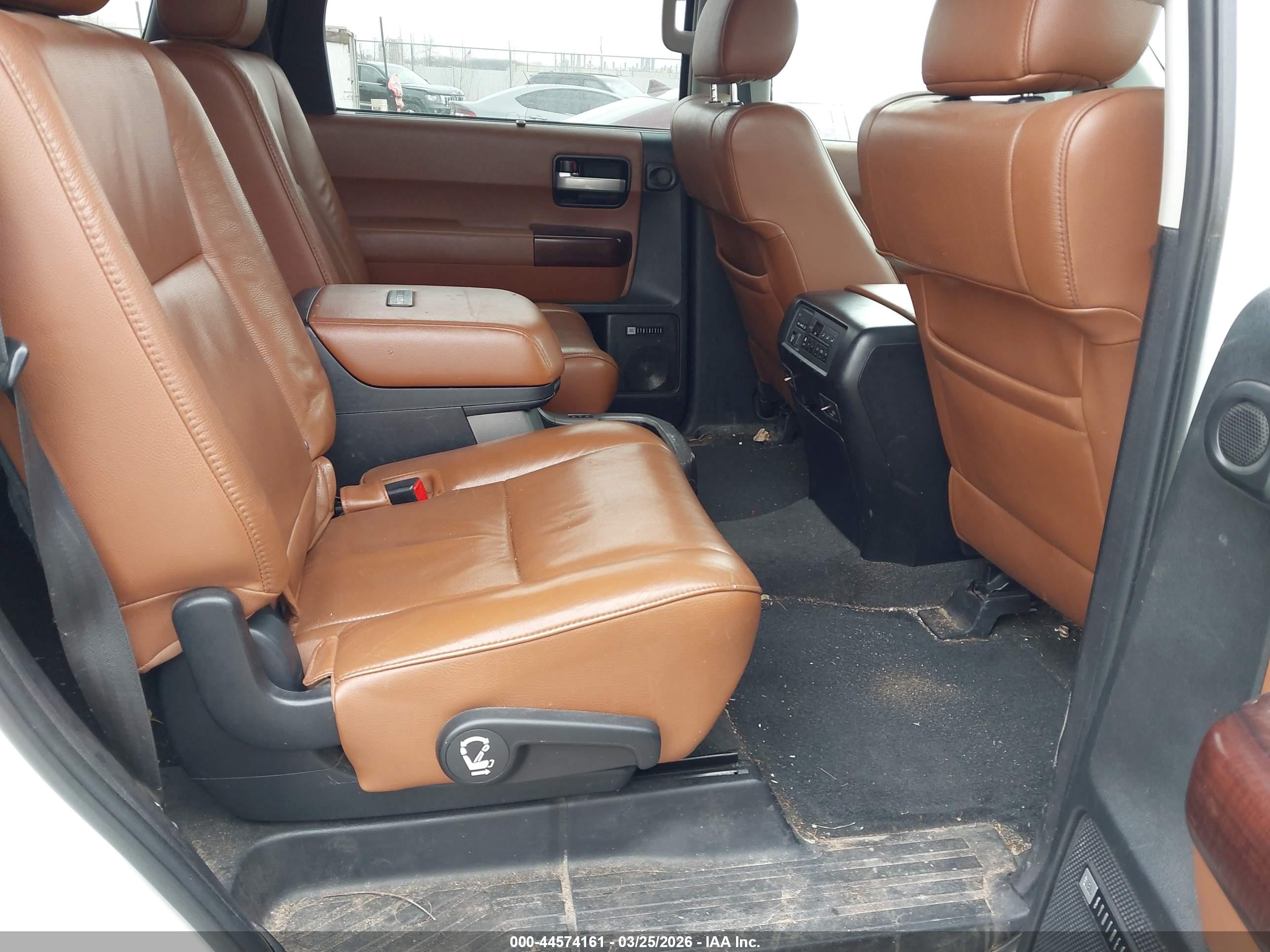 TOYOTA SEQUOIA image 8