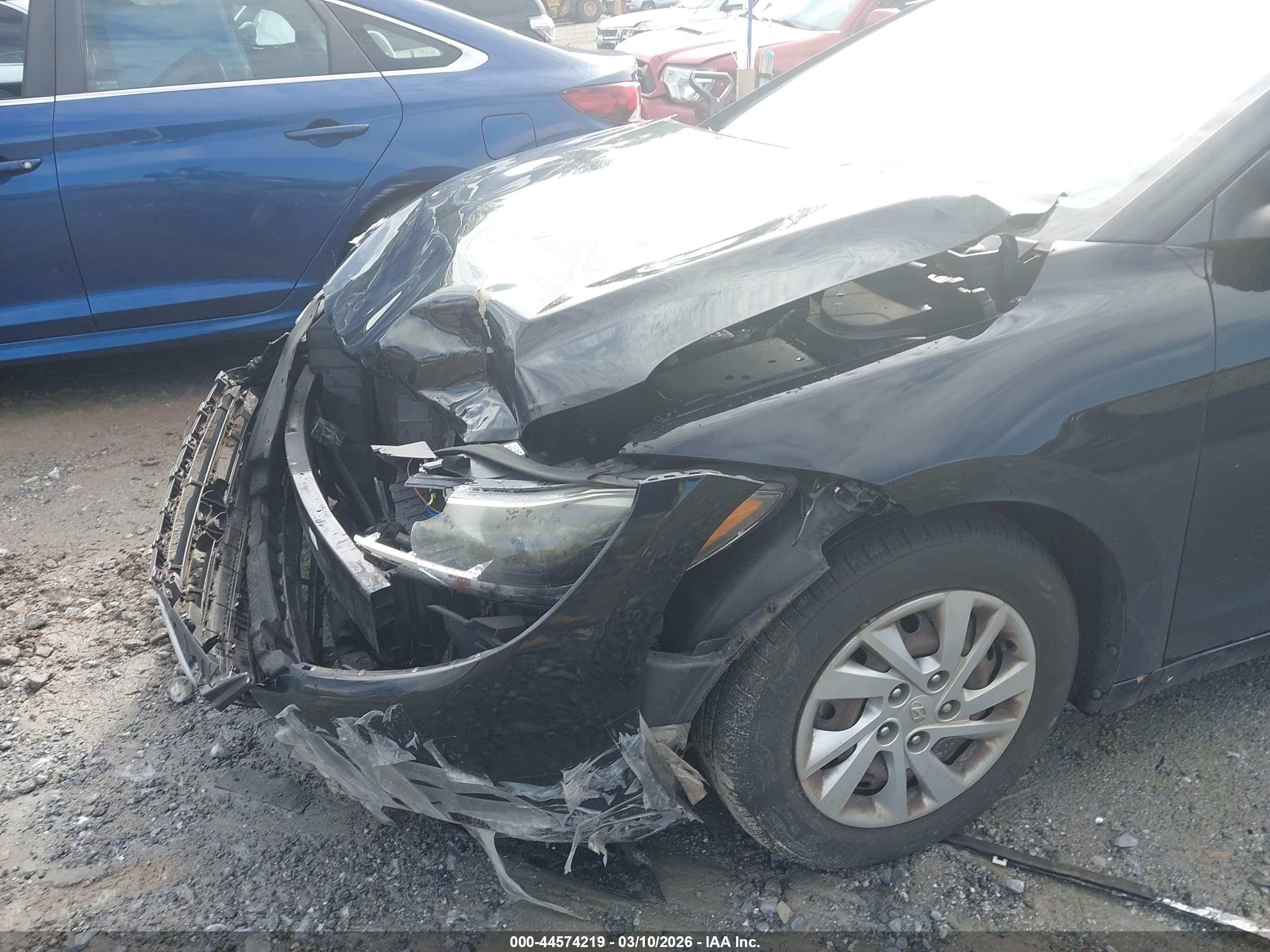 HYUNDAI ELANTRA image 6