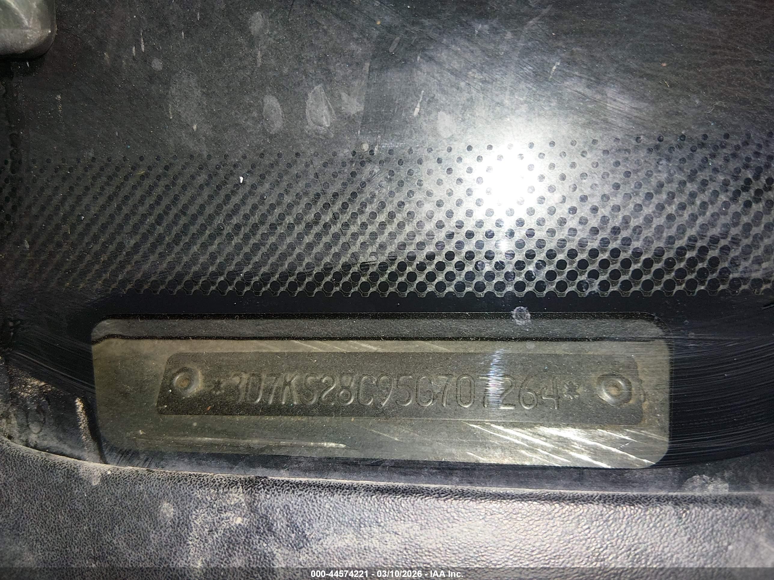DODGE RAM image 9