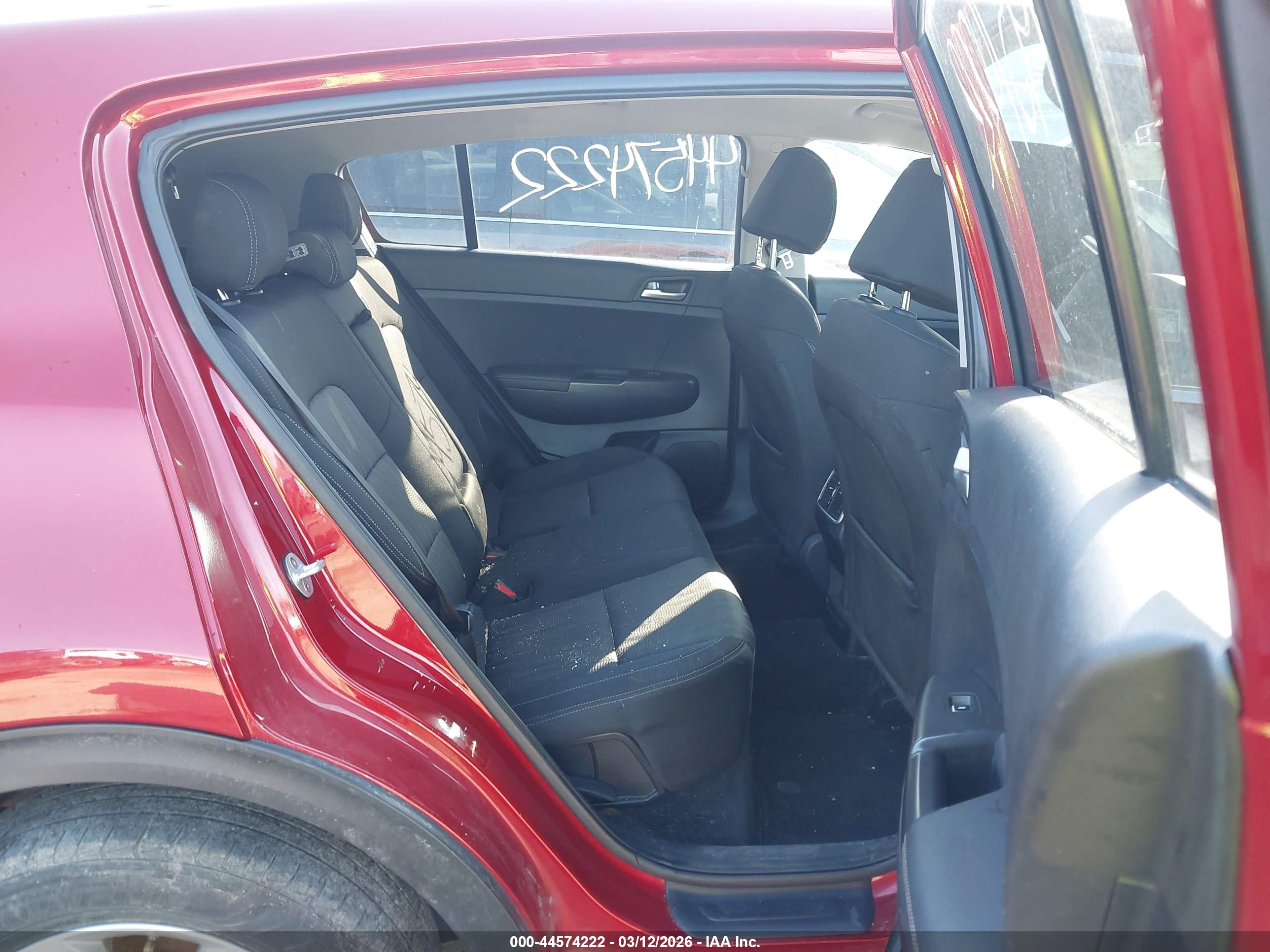 KIA SPORTAGE image 8