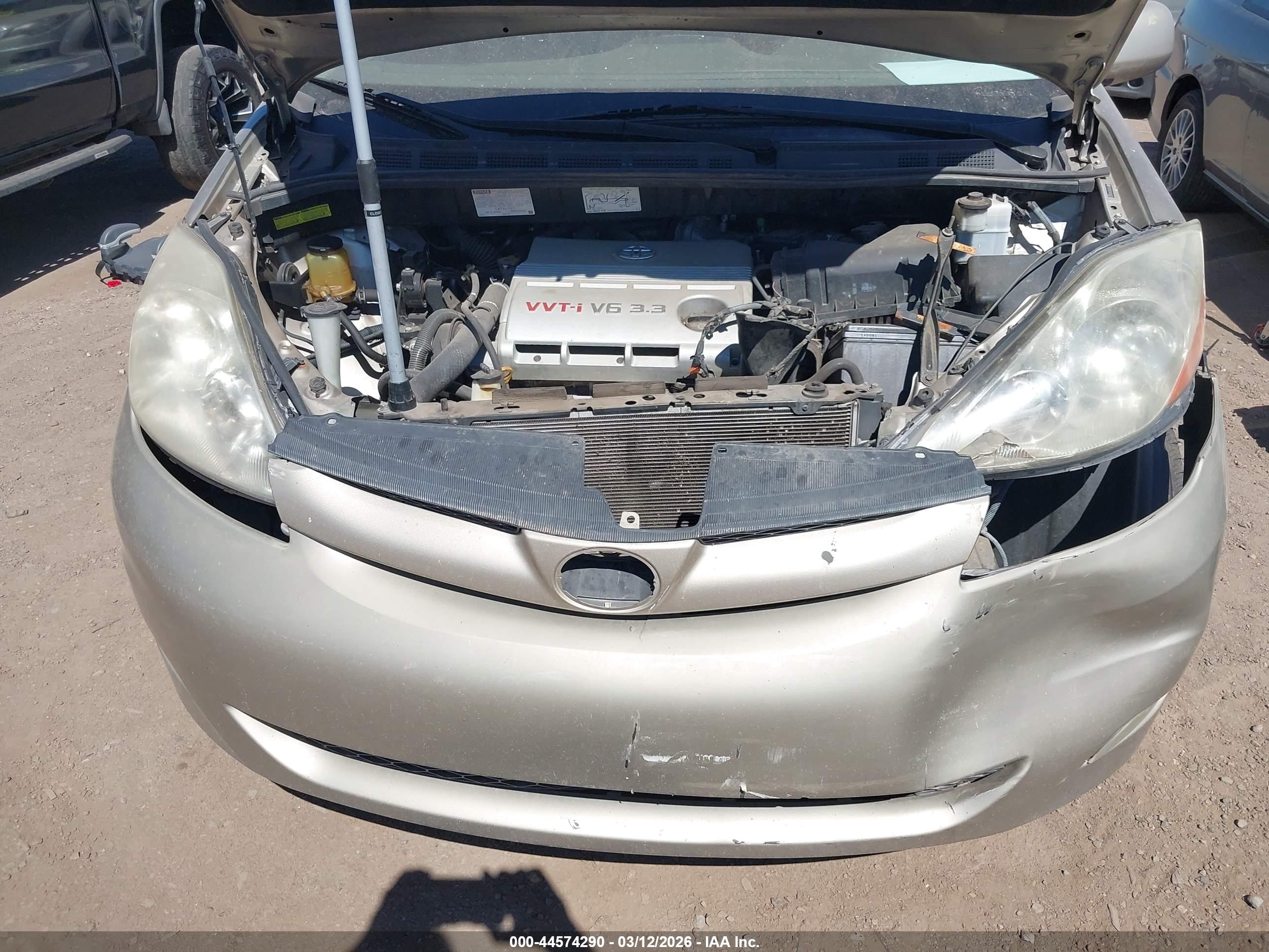 TOYOTA SIENNA image 10