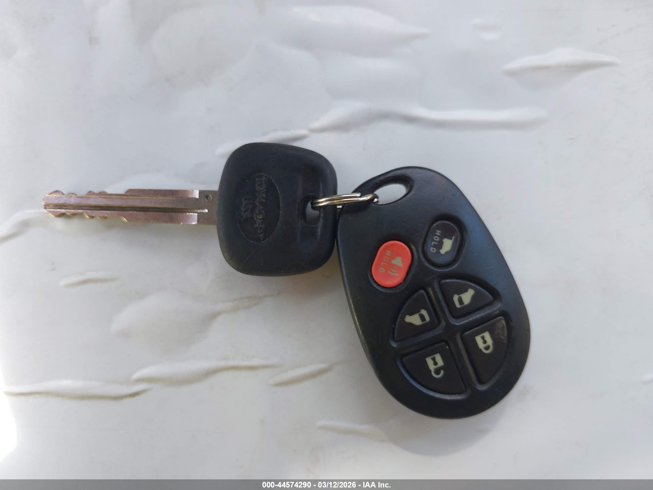 TOYOTA SIENNA image 11