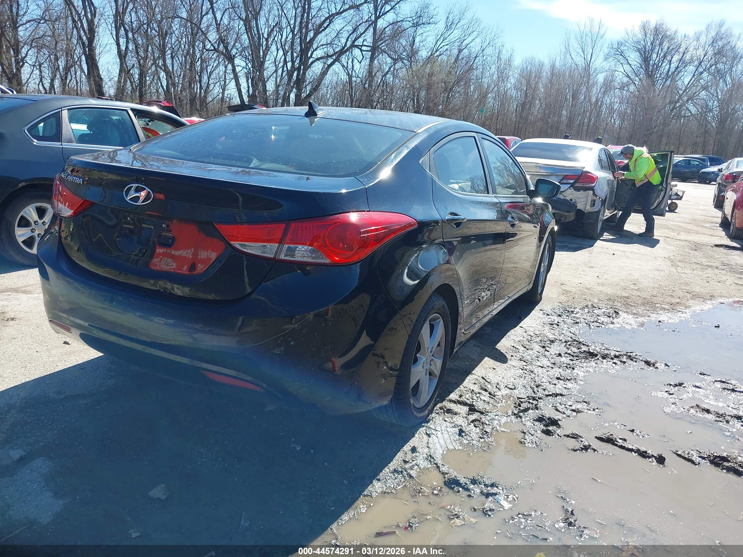 HYUNDAI ELANTRA image 4