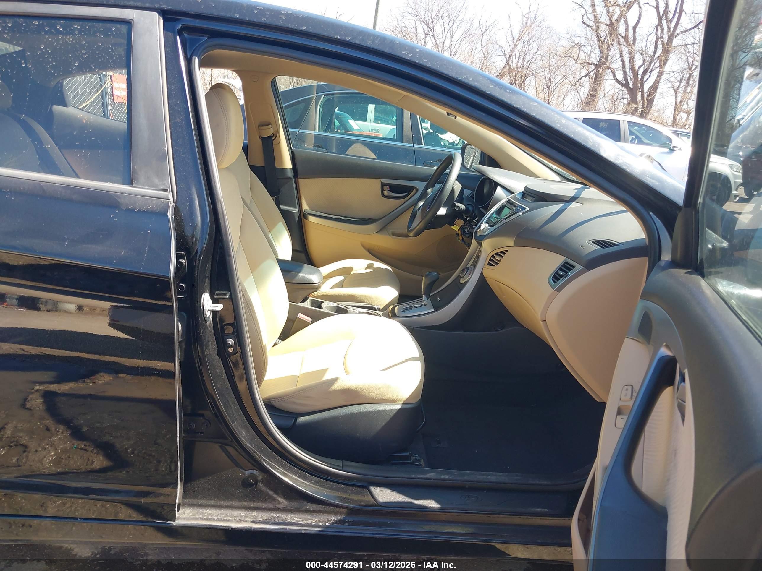 HYUNDAI ELANTRA image 5