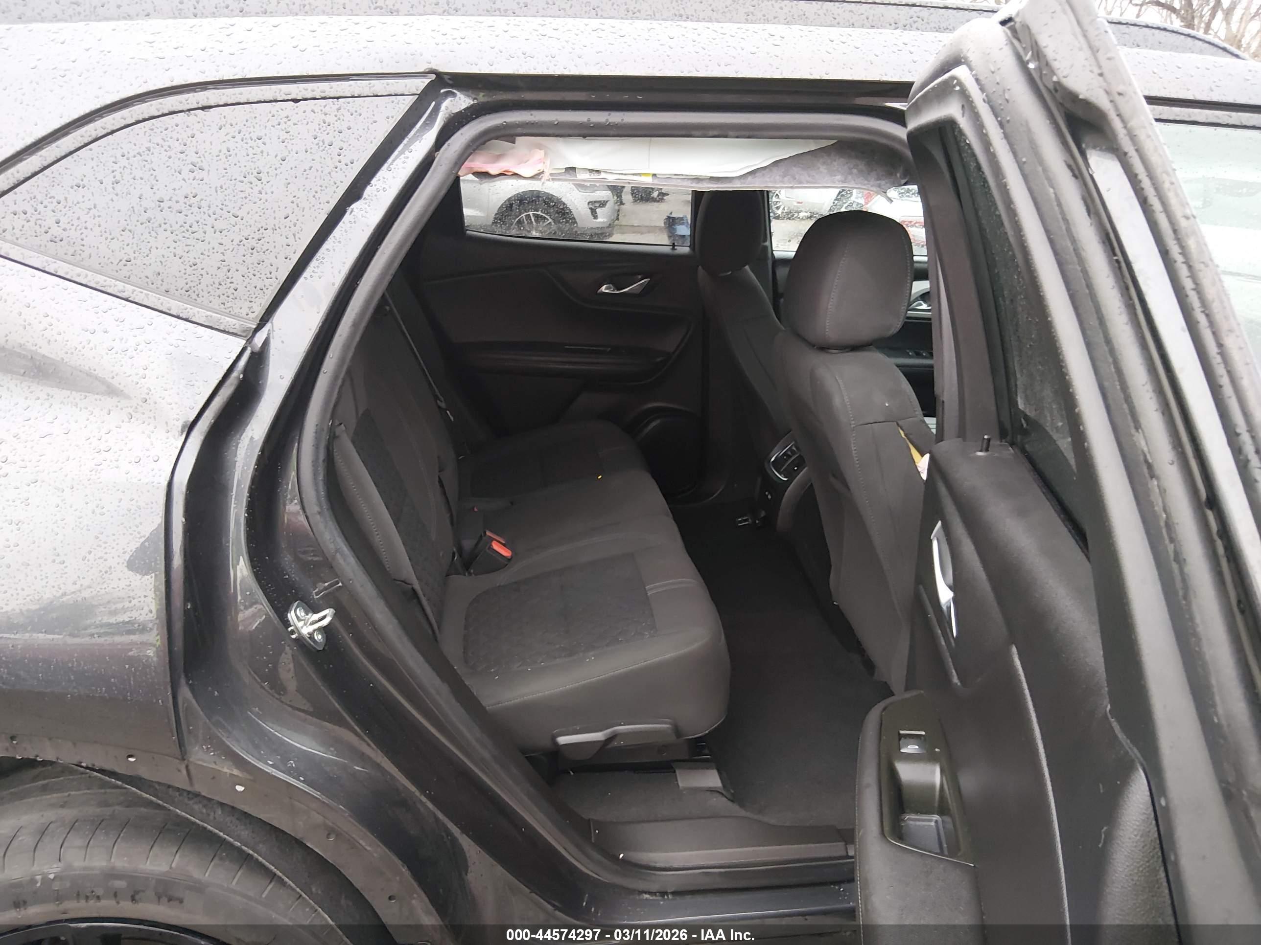 CHEVROLET BLAZER image 8