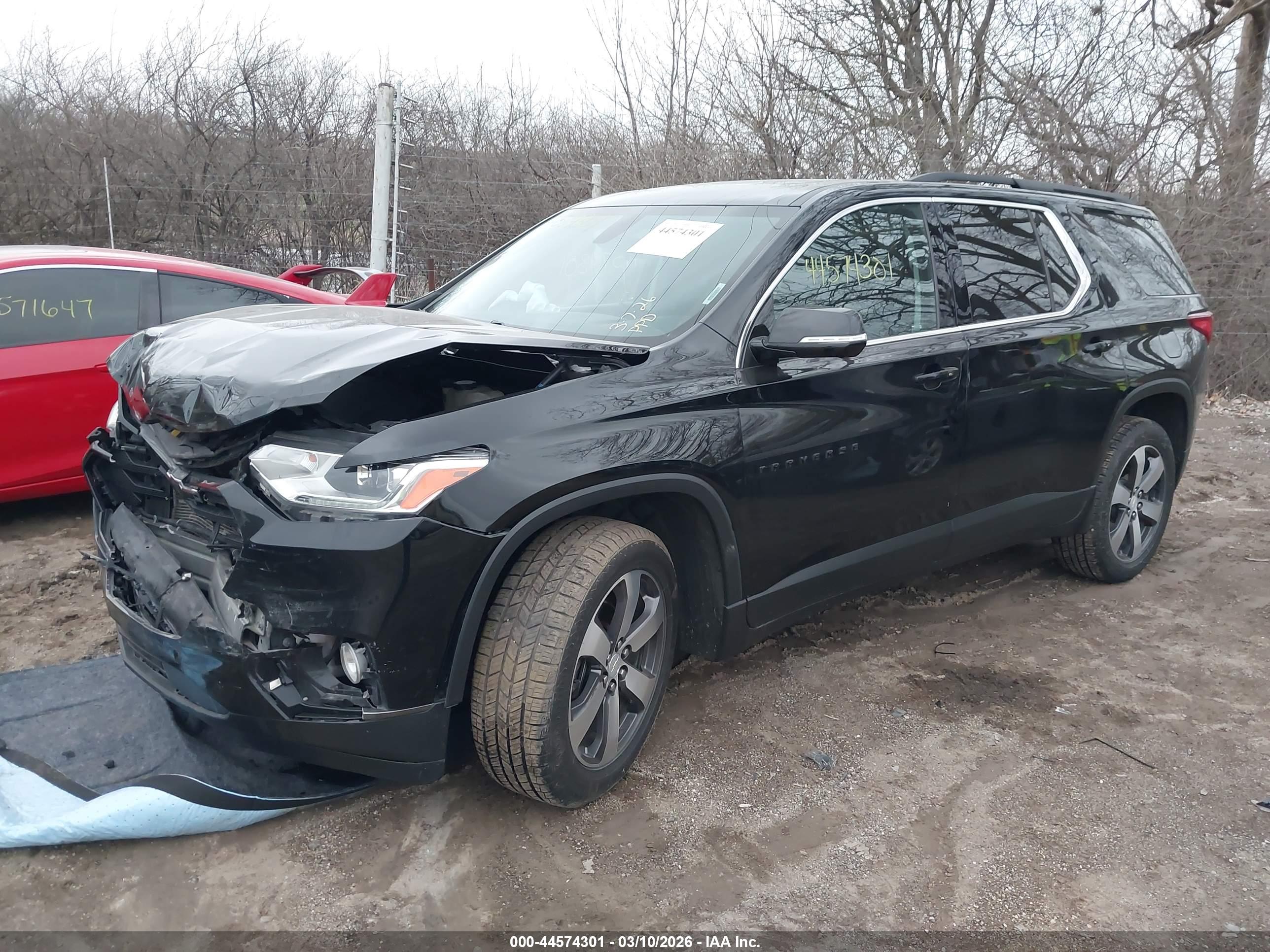 CHEVROLET TRAVERSE image 2